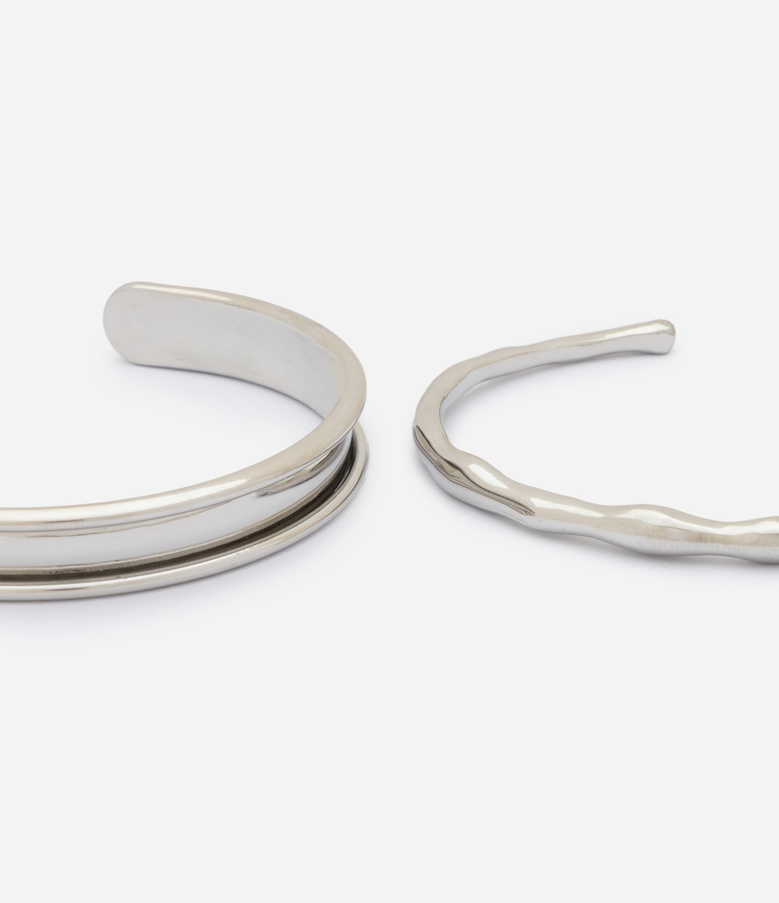 Kit de Braceletes Rígidos com Design Orgânico Prata 2
