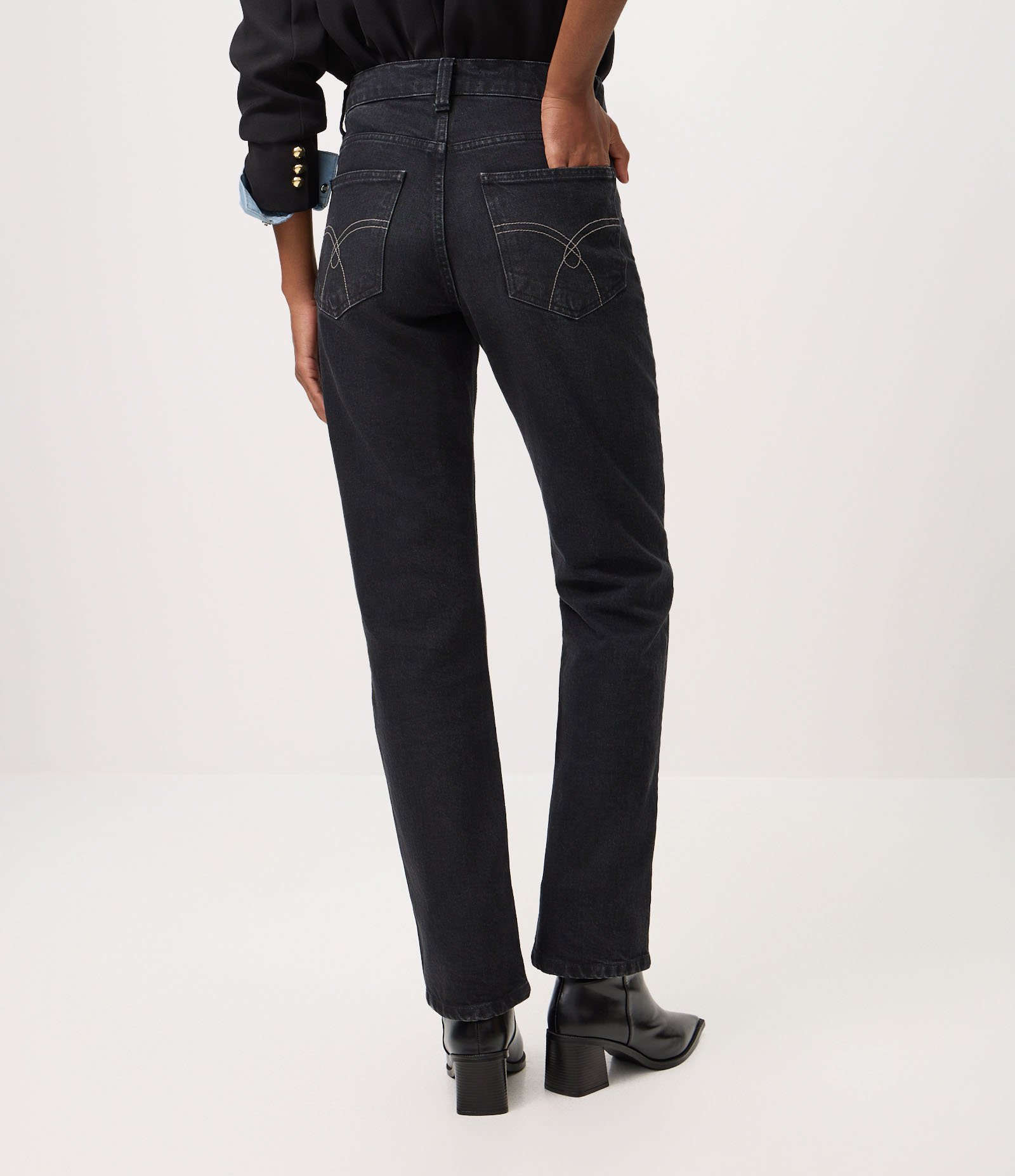 Calça Reta em Jeans Premium com Cintura Média Preto 5