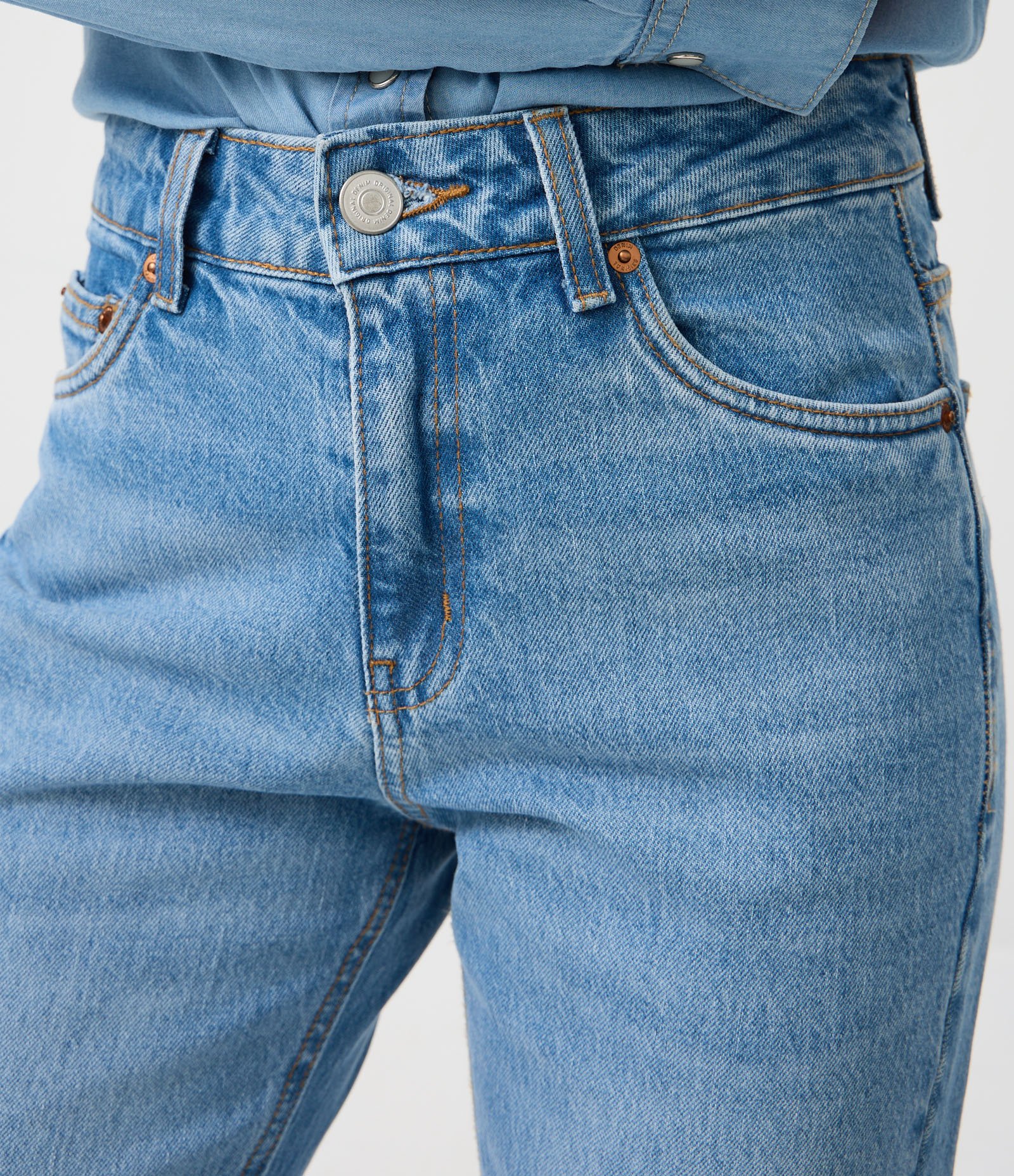 Calça Reta em Jeans Premium com Cintura Média Azul Claro 3