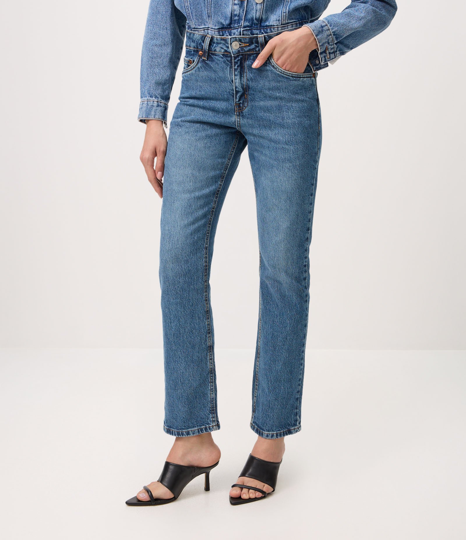 Calça Reta em Jeans Premium com Cintura Média Azul Médio 3