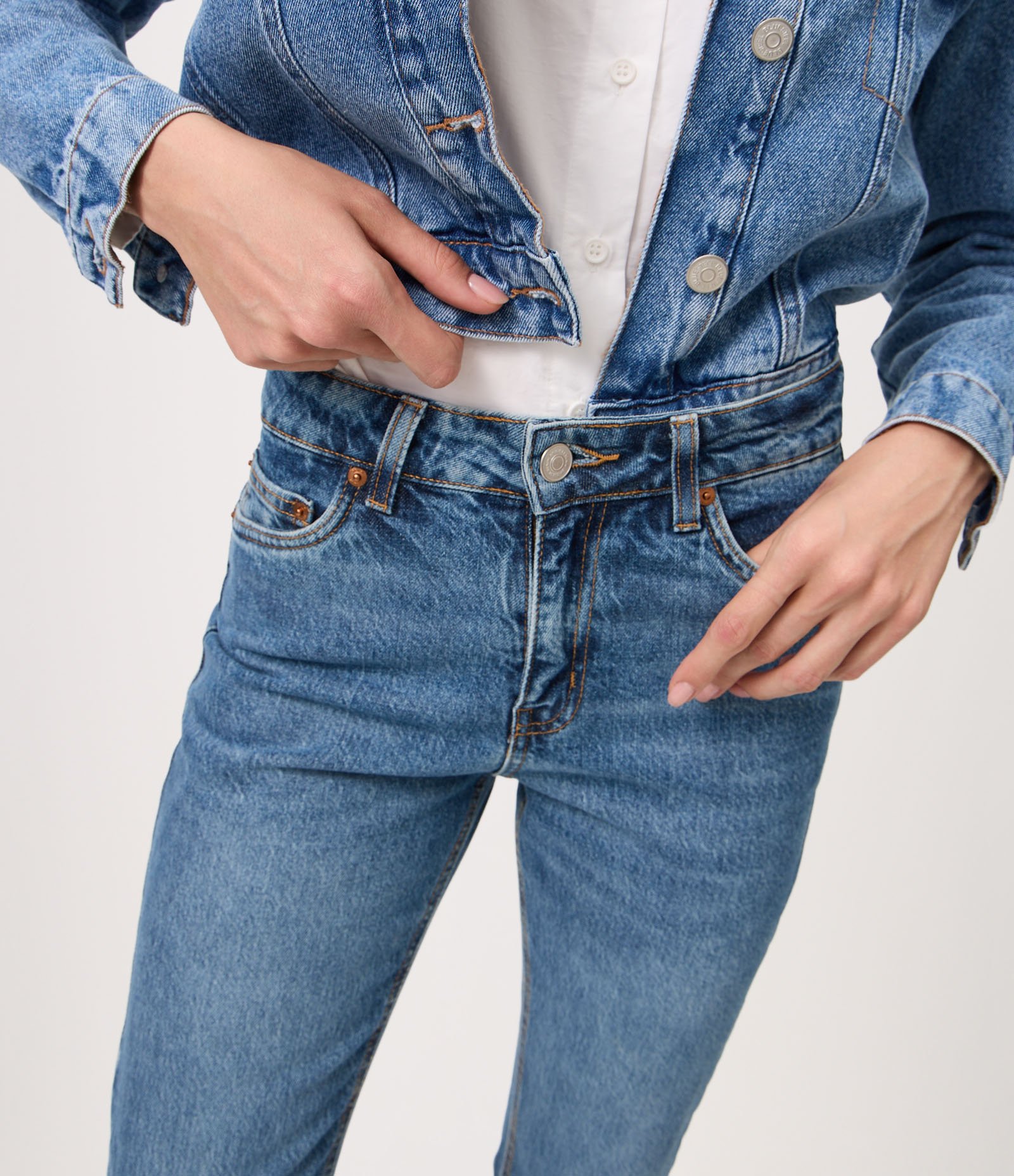Calça Reta em Jeans Premium com Cintura Média Azul Médio 4