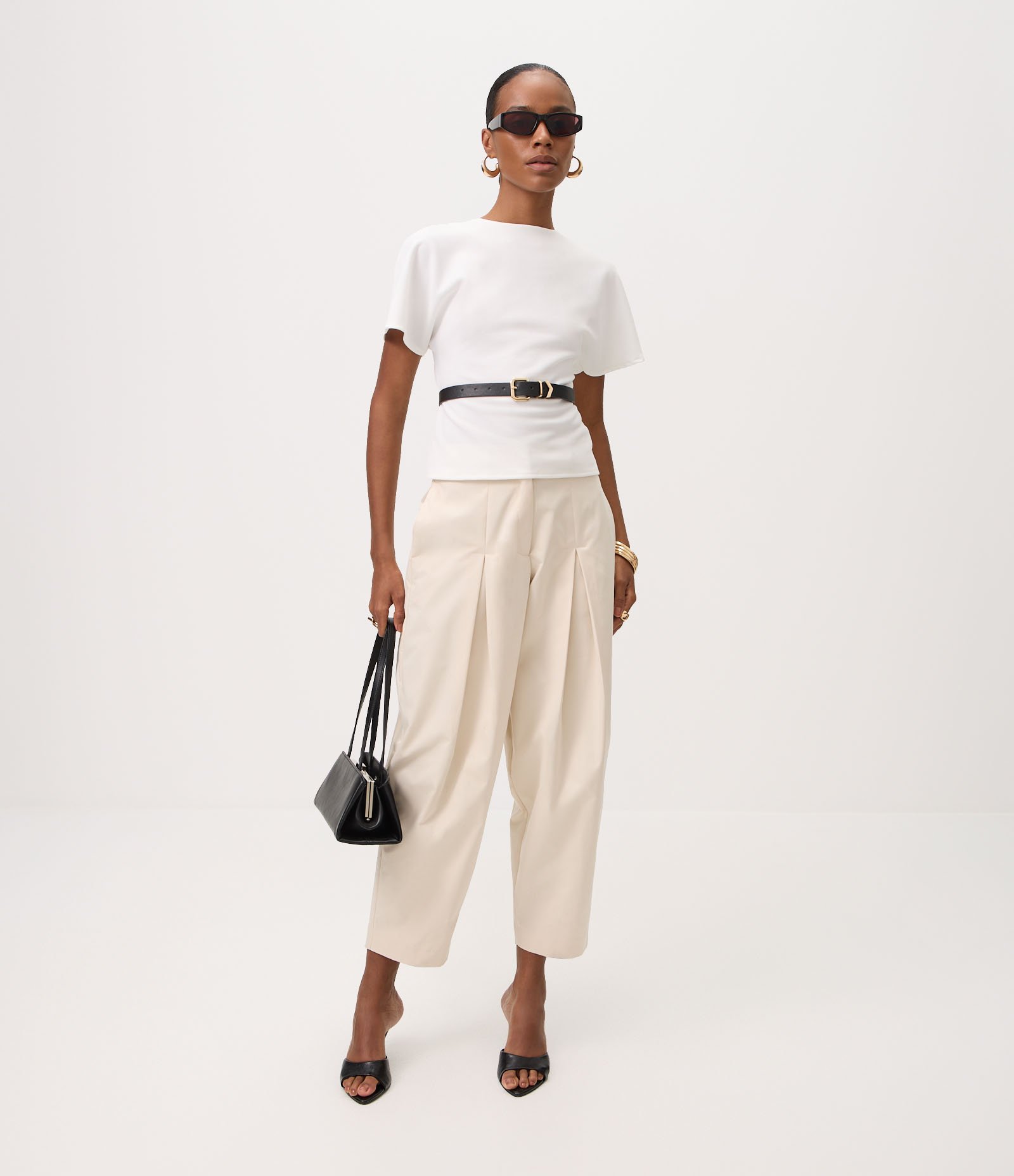 Blusa Acinturada com Abertura nas Costas Branco 2