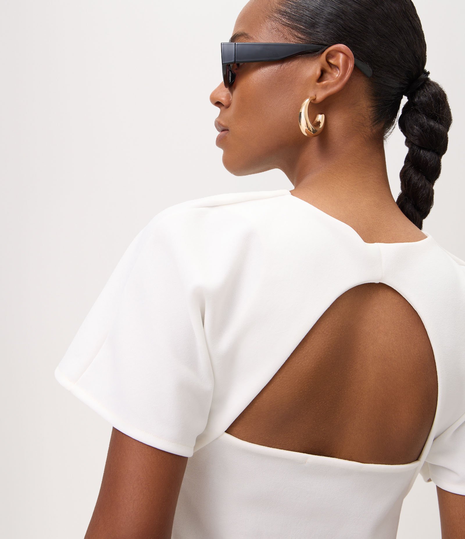 Blusa Acinturada com Abertura nas Costas Branco 3