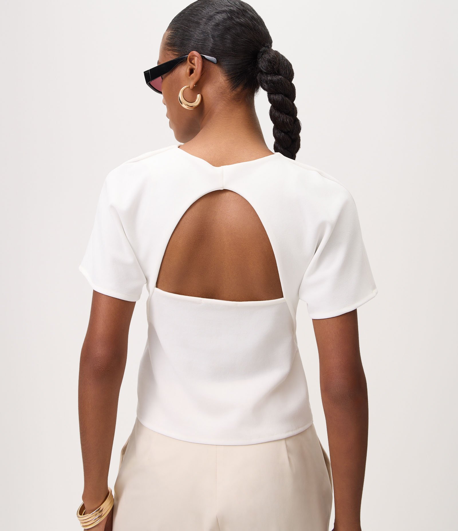 Blusa Acinturada com Abertura nas Costas Branco 4