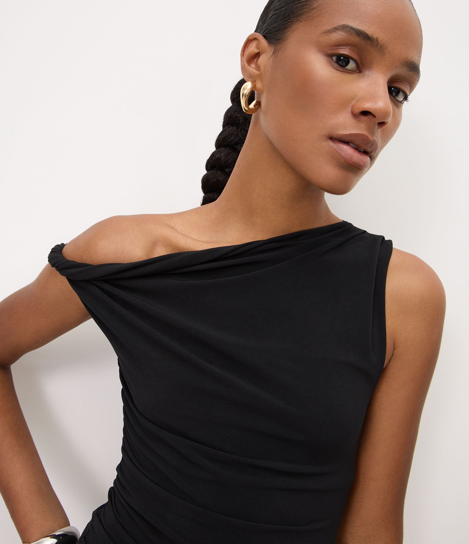 Vestido Midi com Um Ombro Só e Drapeado Preto 3