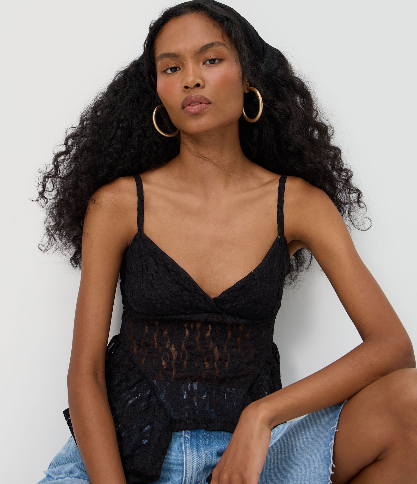Blusa de Alcinha em Renda com Decote V e Pontas Assimétricas Preto 2