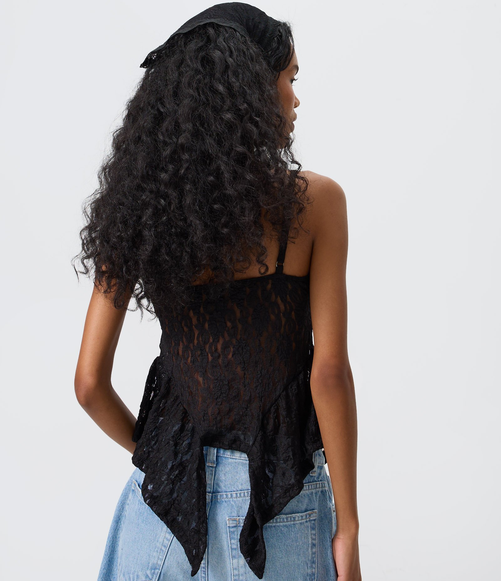 Blusa de Alcinha em Renda com Decote V e Pontas Assimétricas Preto 4