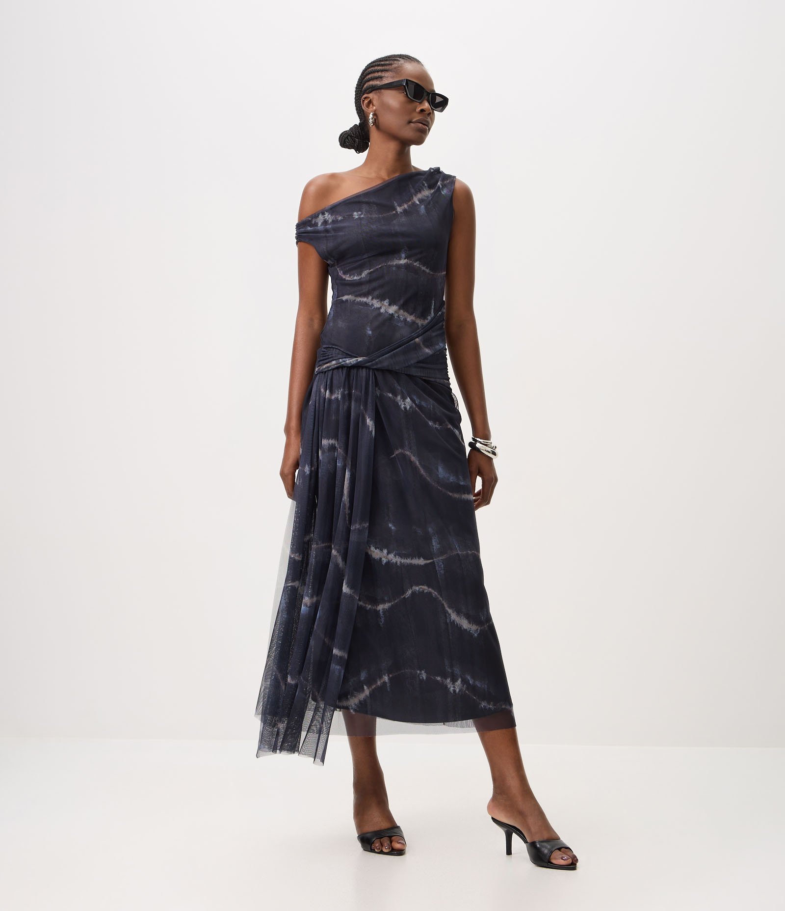 Vestido em Tule com Estampa Abstrata e Faixa Torcida Azul 1