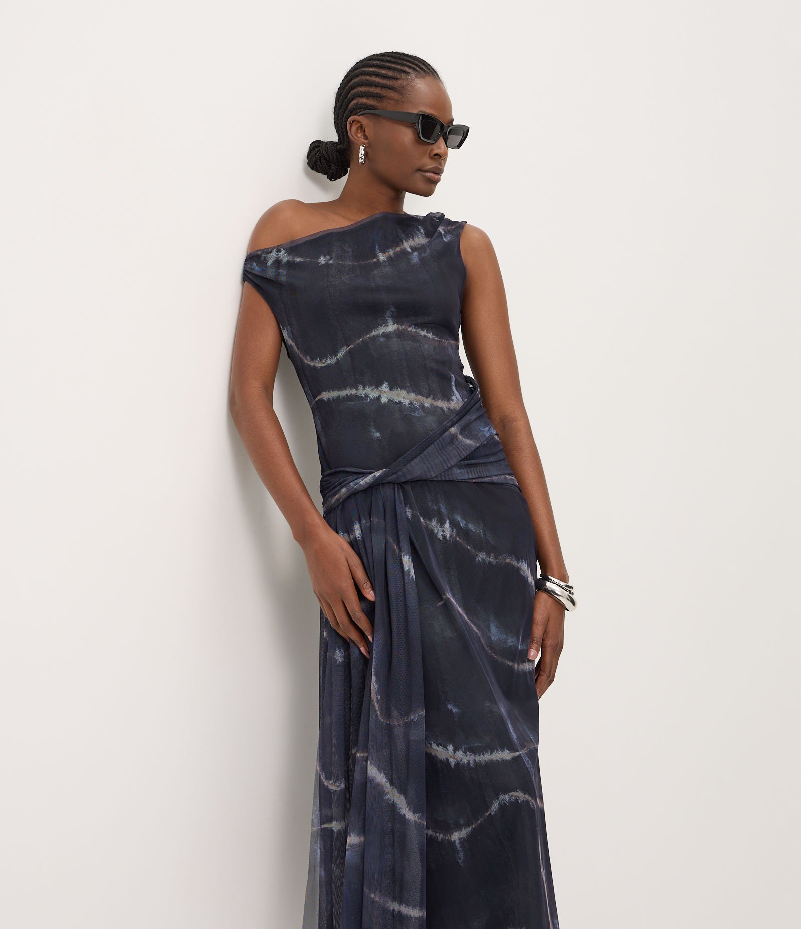 Vestido em Tule com Estampa Abstrata e Faixa Torcida Azul 2