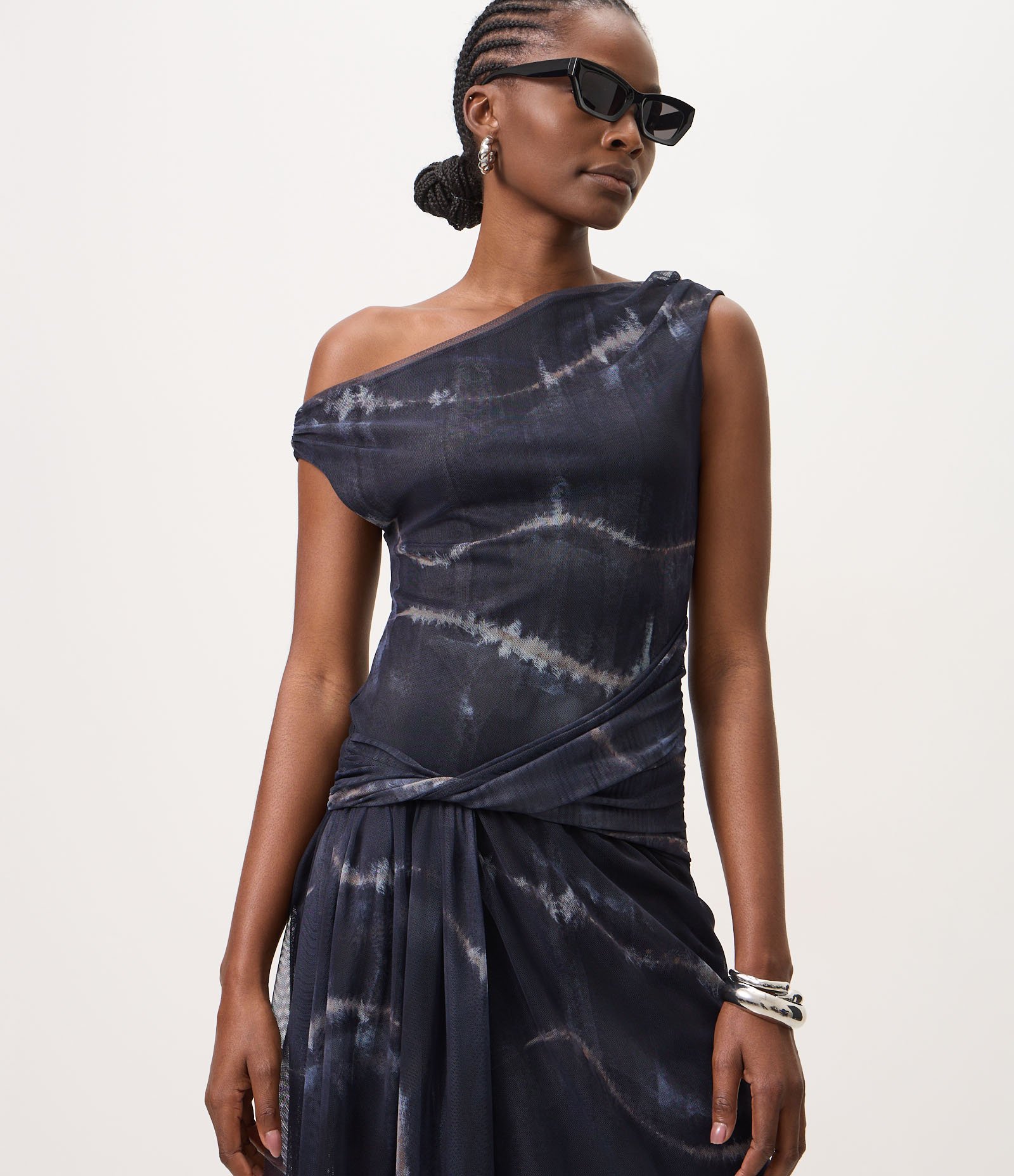 Vestido em Tule com Estampa Abstrata e Faixa Torcida Azul 3