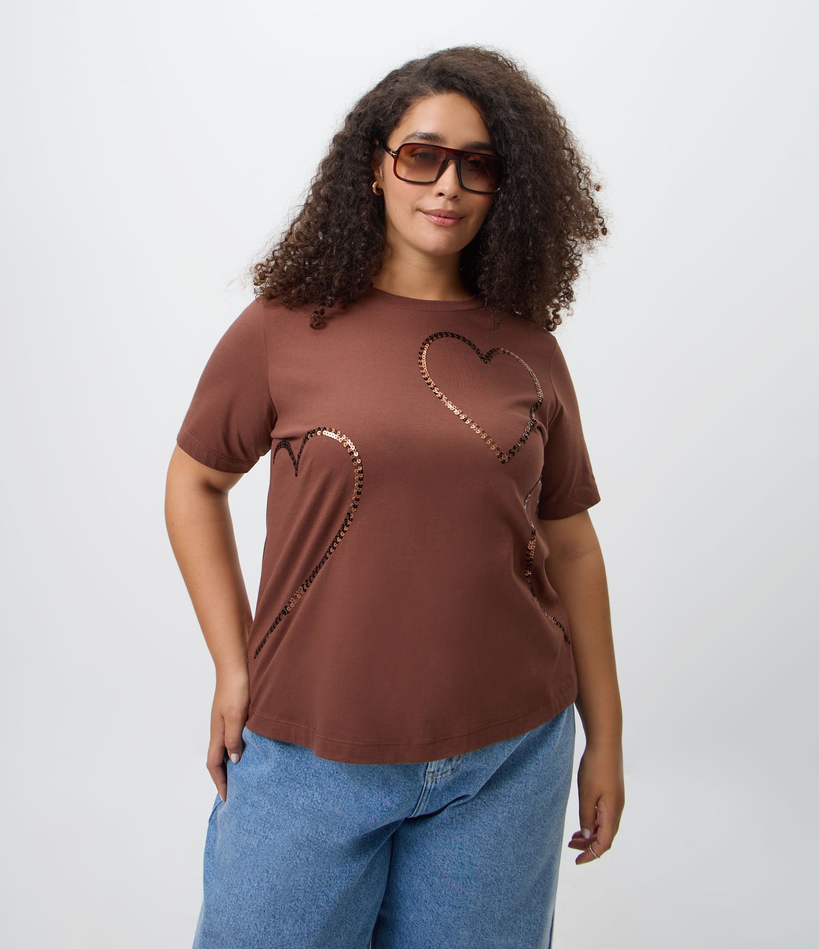 Blusa Regular em Algodão com Coração e Paetês Curve & Plus Size Marrom 1