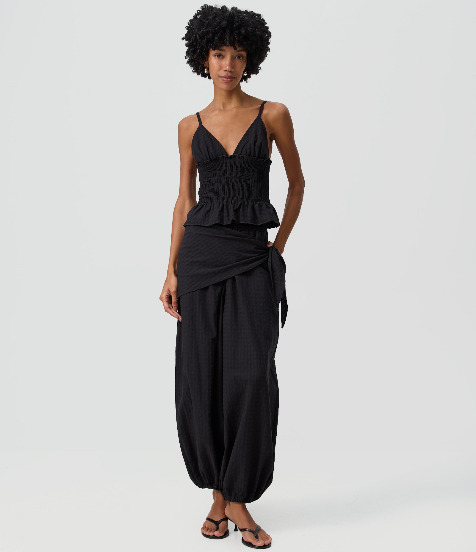 Blusa Peplum de Alcinha em Anarruga Xadrez com Franzido Preto 2