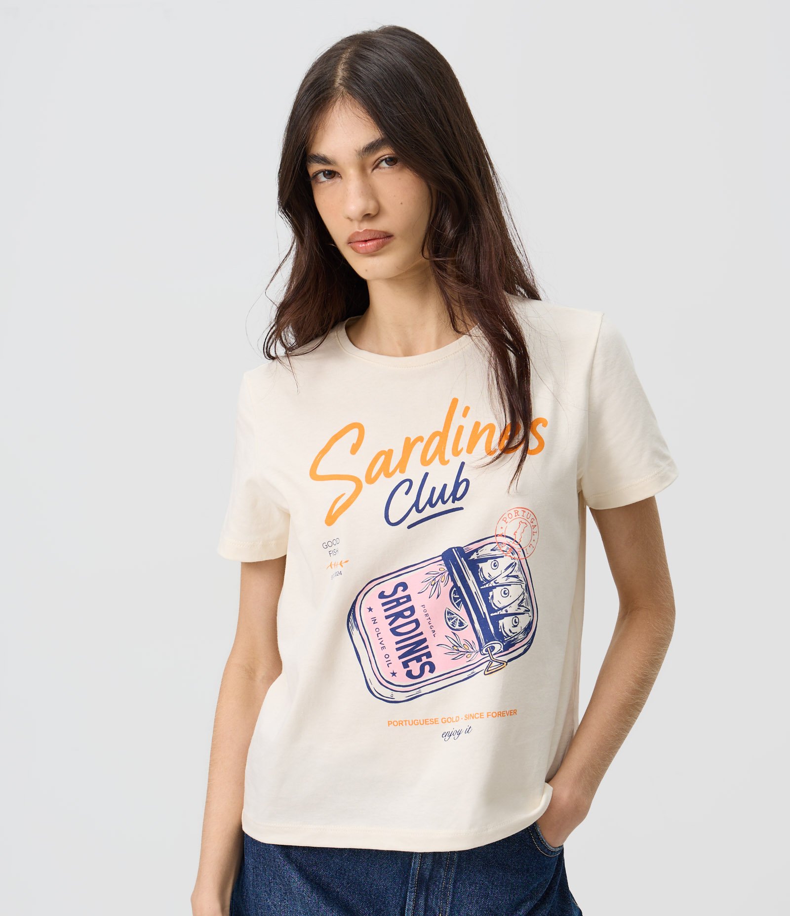 Camiseta em Algodão com Estampa Sardines Club Off White 1