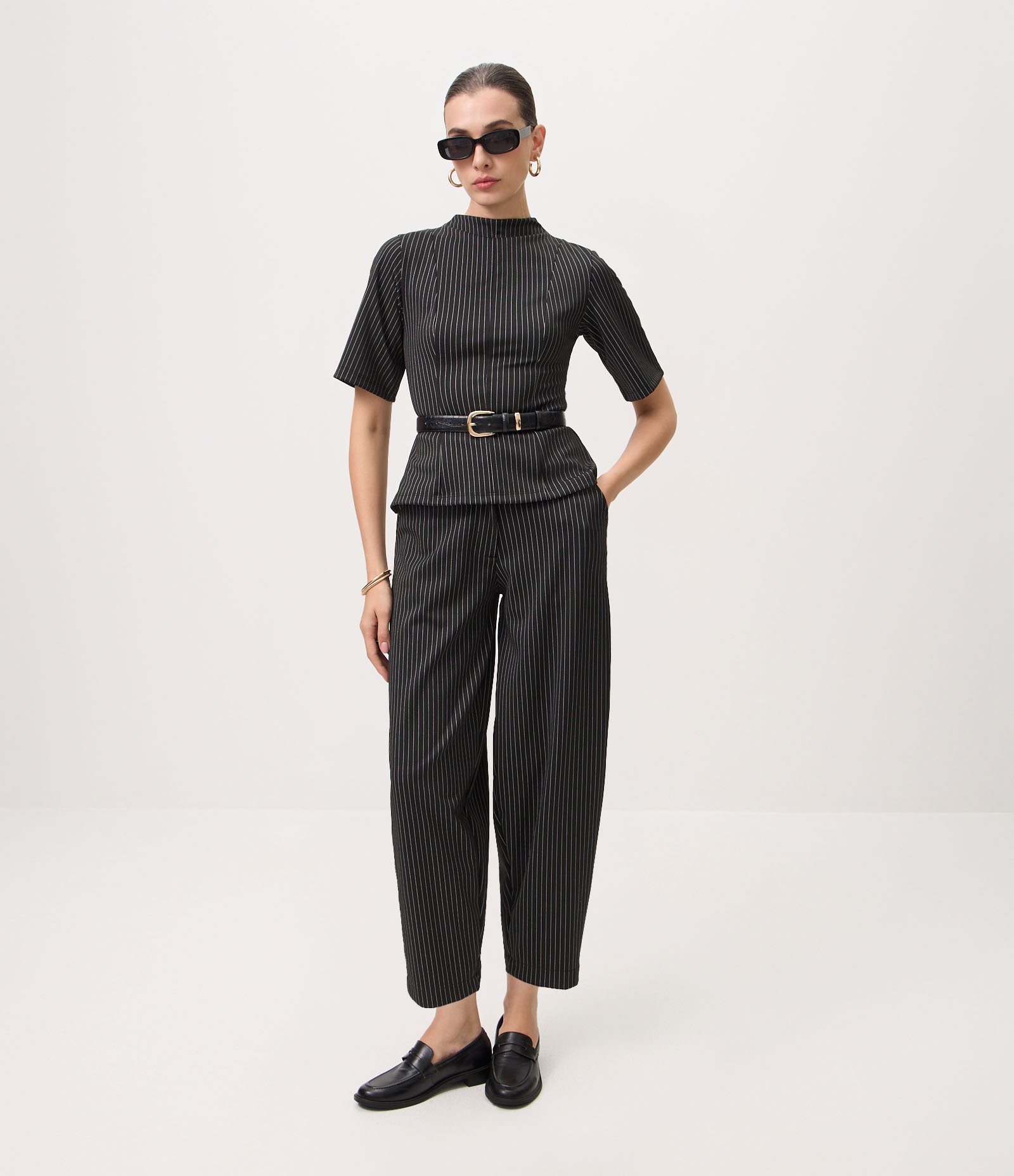 Calça Barrel com Estampa Risca de Giz Preto 1