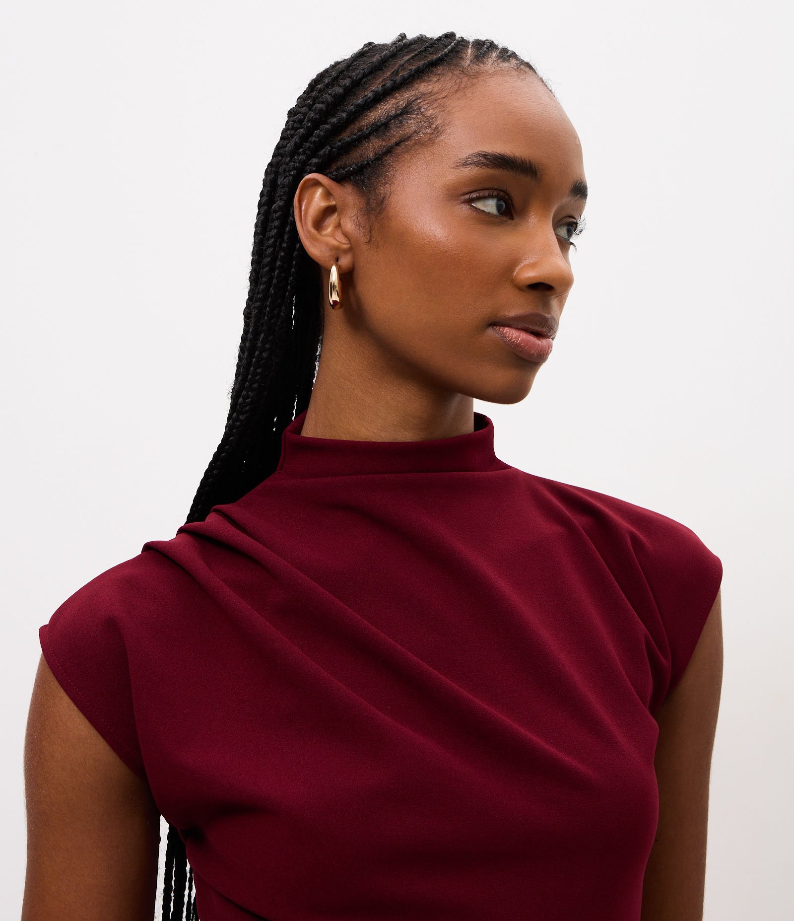 Blusa Assimétrica Estruturada com Gola Alta Vinho 3