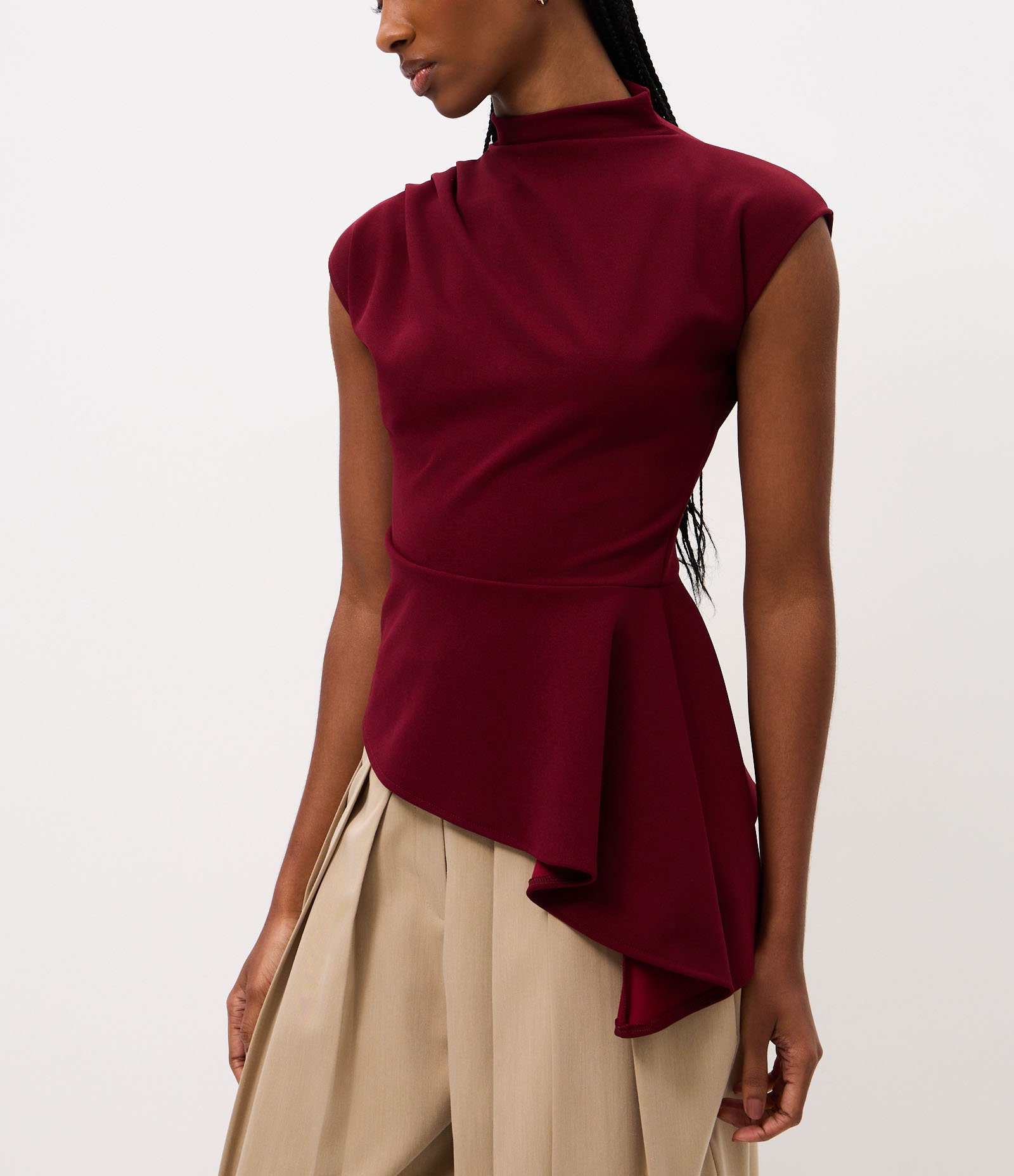 Blusa Assimétrica Estruturada com Gola Alta Vinho 5
