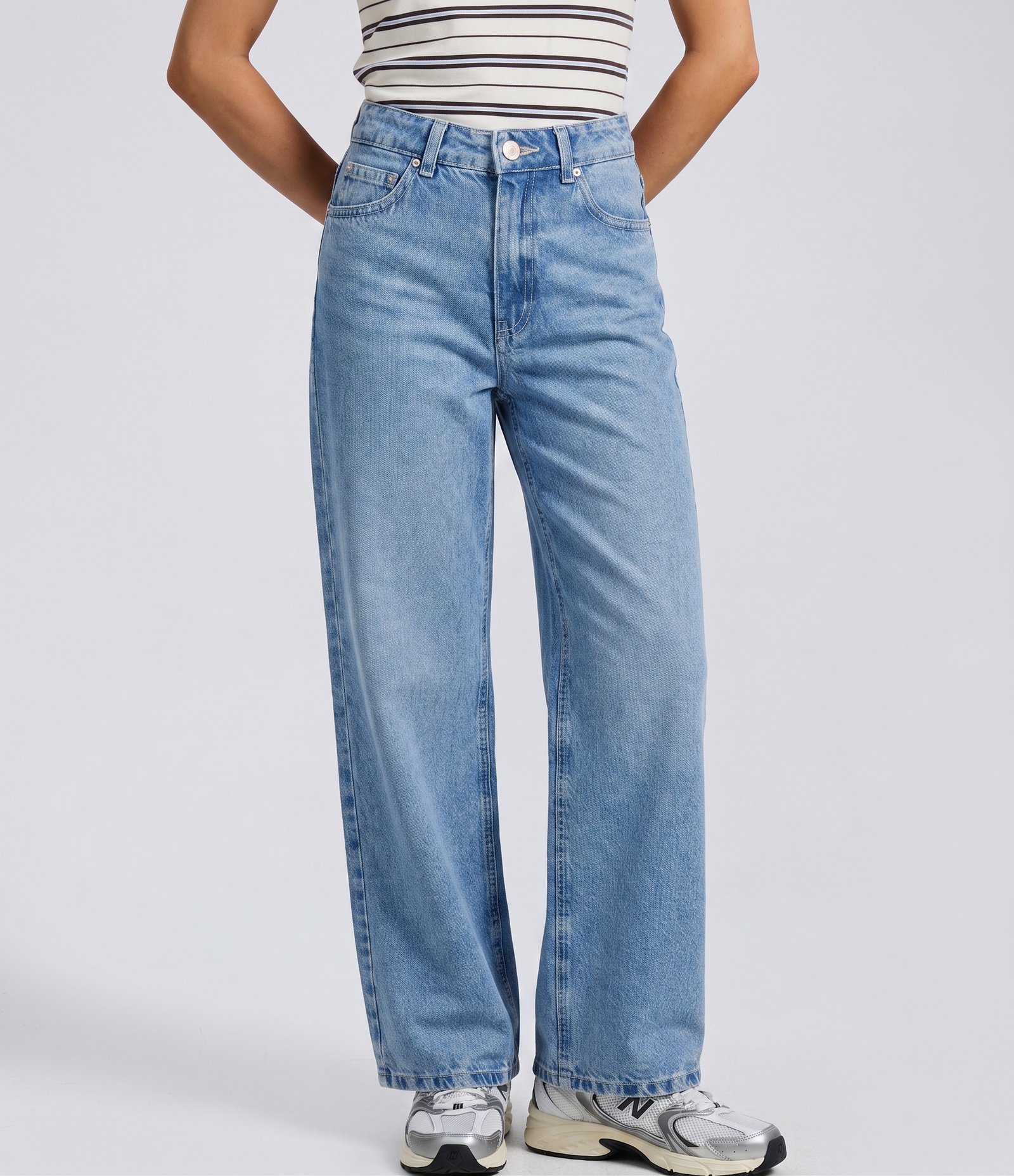 Calça Wide Leg em Jeans Premium com Cintura Média Azul Claro 3