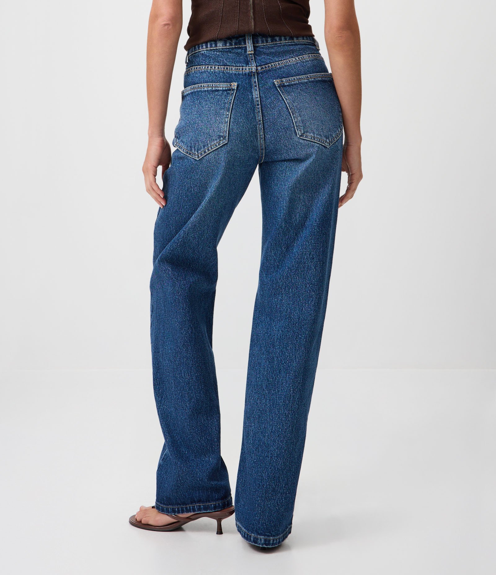 Calça Reta Comfort em Jeans Premium com Cintura Alta Azul Médio 4