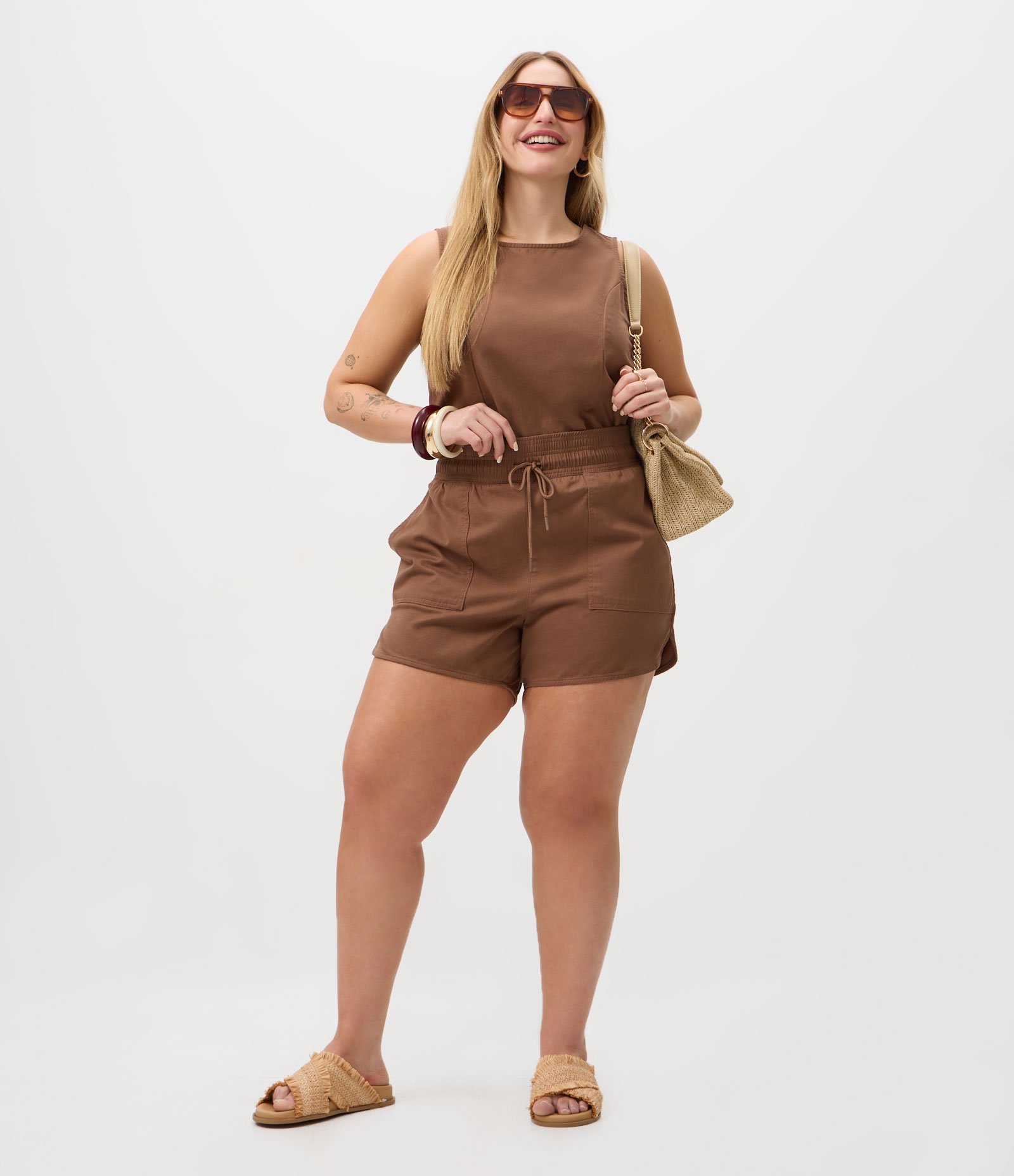 Short em Sarja com Cadarço e Bolsos Curve & Plus Size Marrom 1