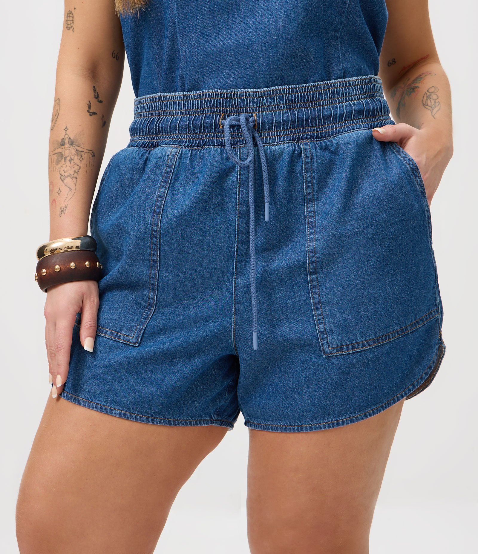 Short Jeans com Cadarço e Bolsos Aplicados Curve & Plus Size Azul 2