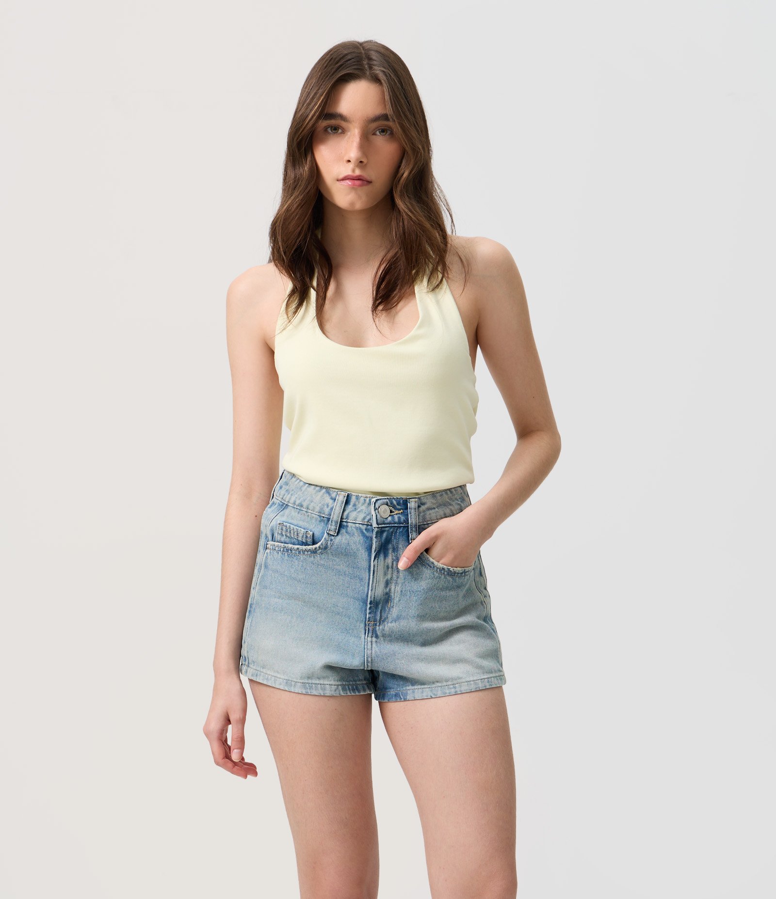 Short Jeans com Detalhe Lateral em Renda Floral Azul Médio 1
