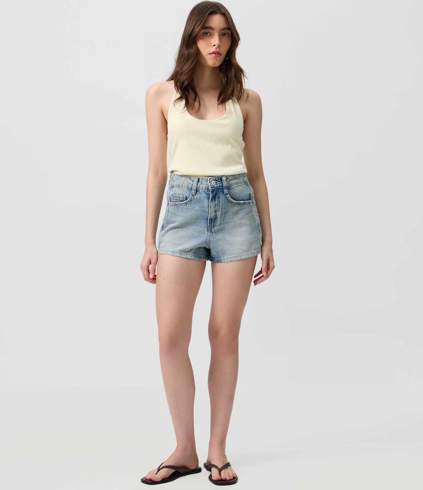 Short Jeans com Detalhe Lateral em Renda Floral Azul Médio 2