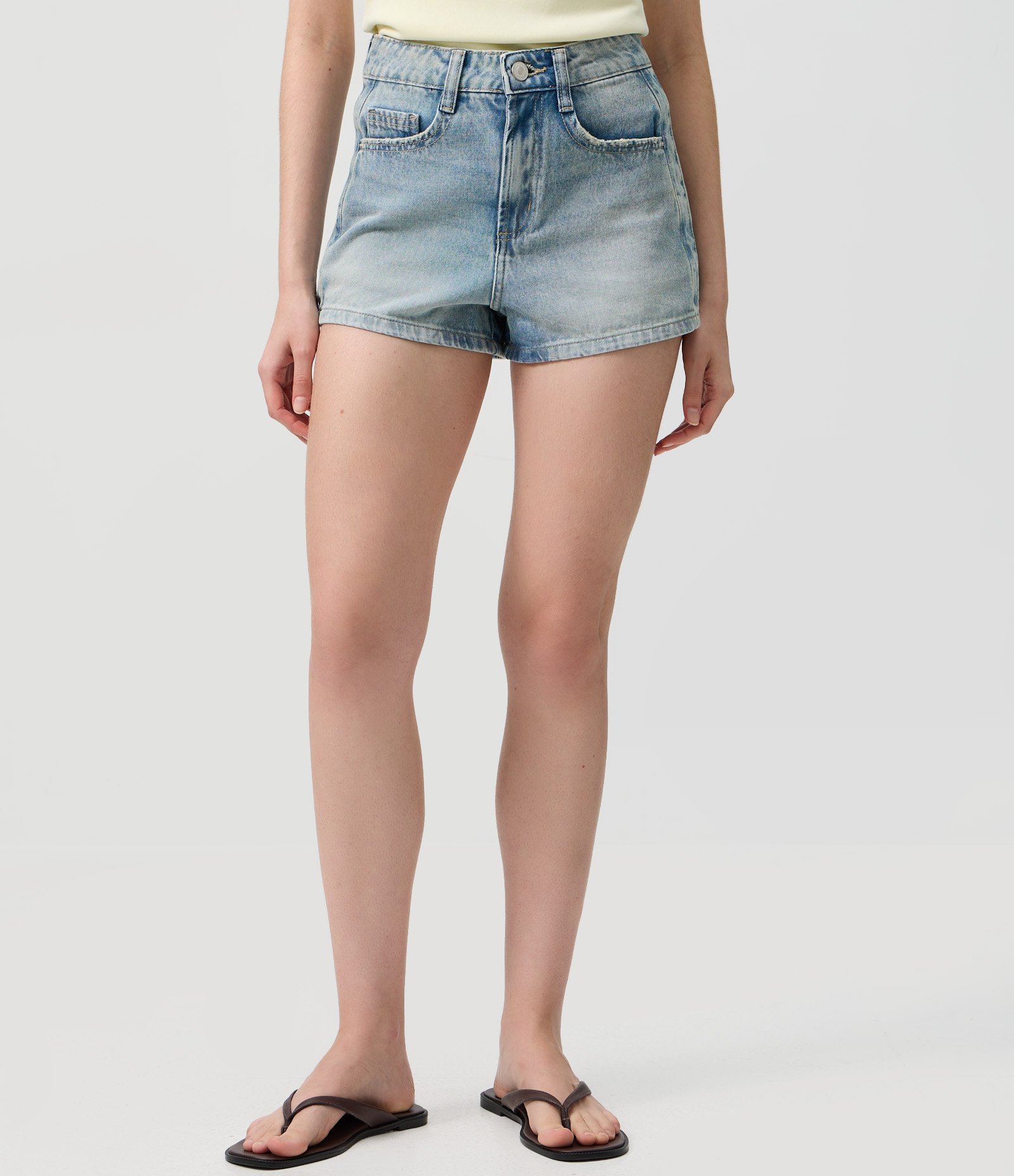 Short Jeans com Detalhe Lateral em Renda Floral Azul Médio 3