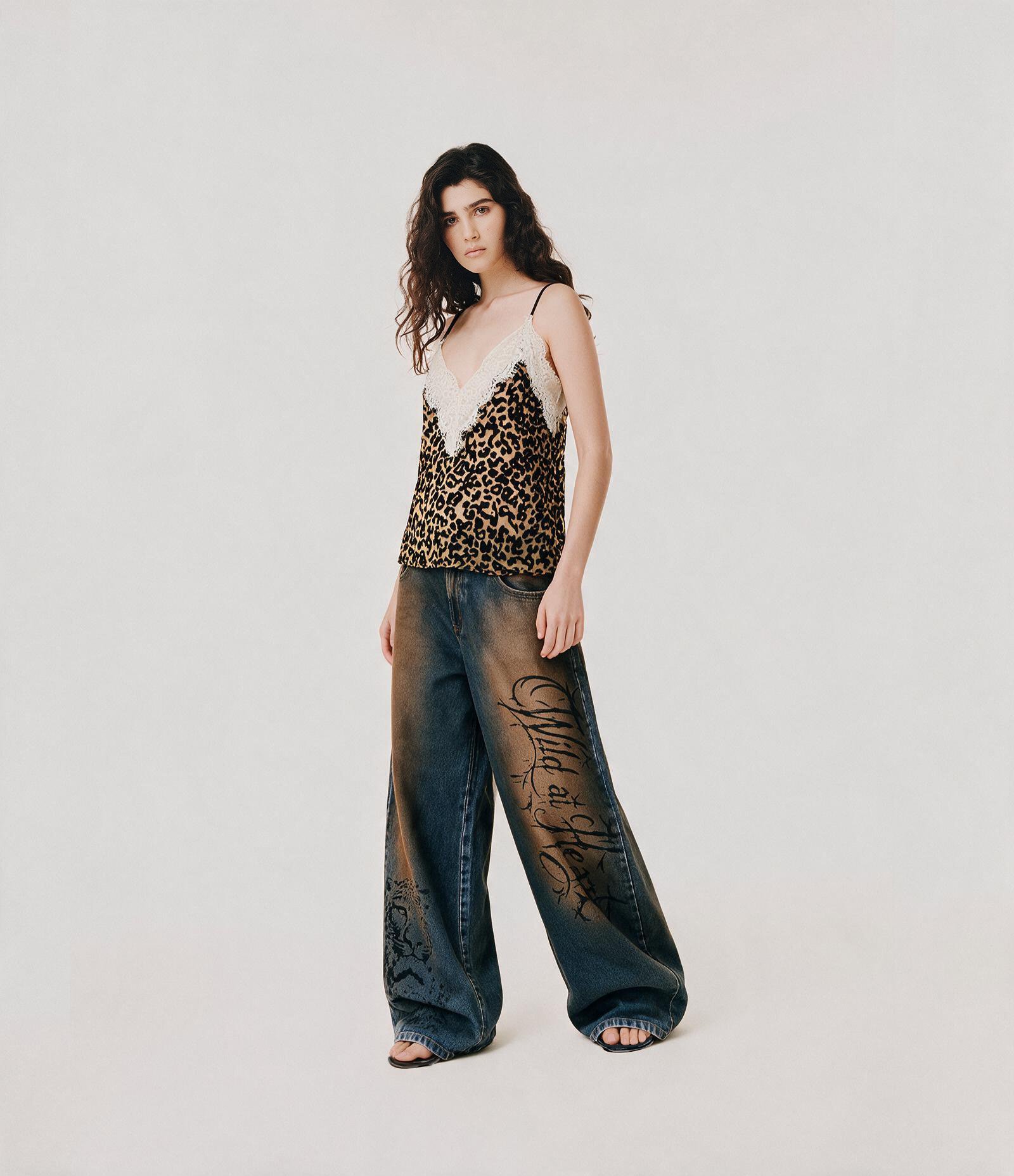 Blusa de Alças com Estampa Animal Print e Renda Marrom 2