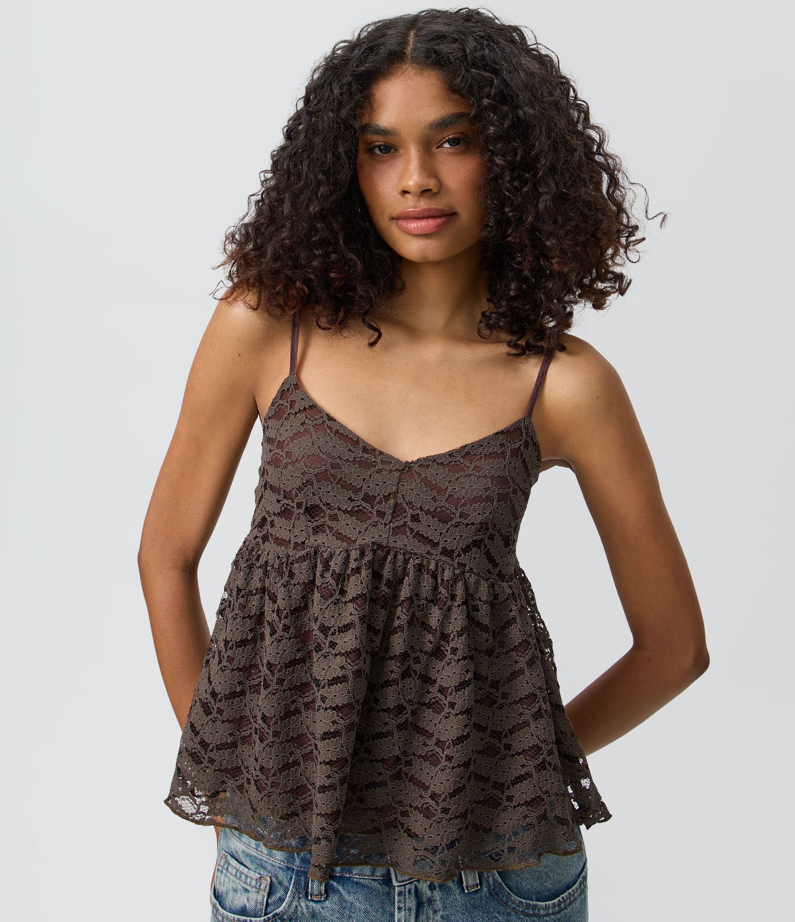 Blusa Batinha de Alcinha em Renda com Decote V Marrom 3