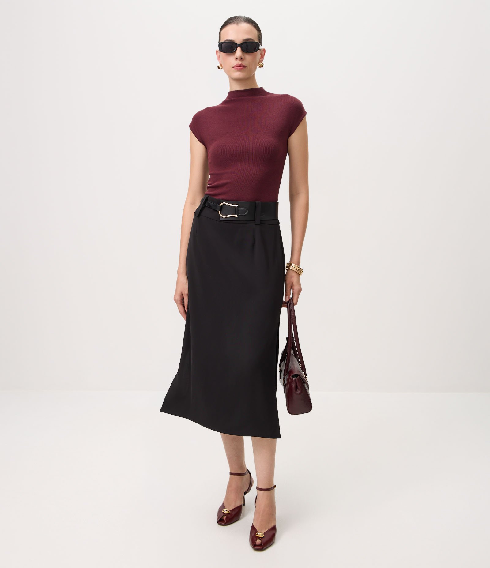 Blusa em Ribana com Gola Alta e Ombros Amplos Vinho 2
