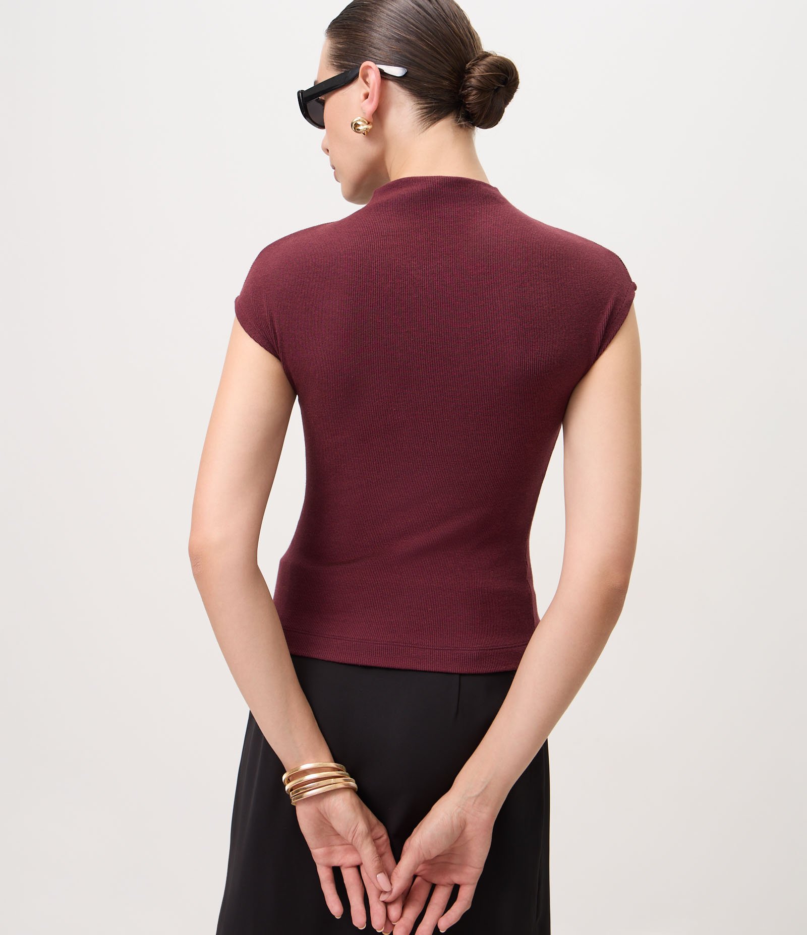 Blusa em Ribana com Gola Alta e Ombros Amplos Vinho 4
