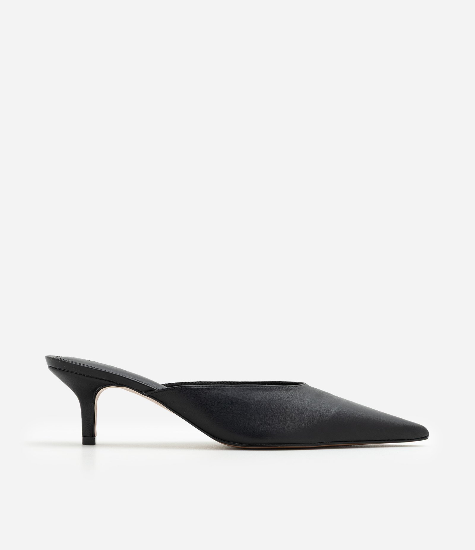 Scarpin Mule em Couro com Salto Médio Preto 3