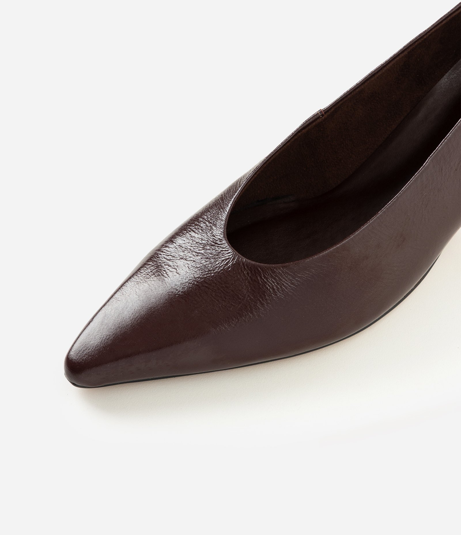 Sapato Scarpin em Couro com Salto Kitten Heel Vinho 4