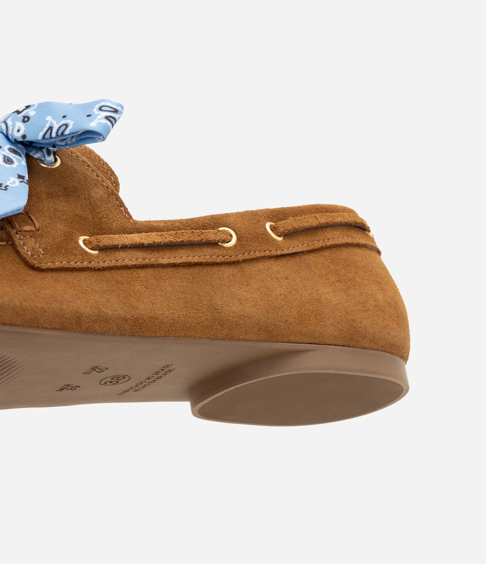 Mocassim em Couro com Lenço Bandana e Pingente Marrom 3