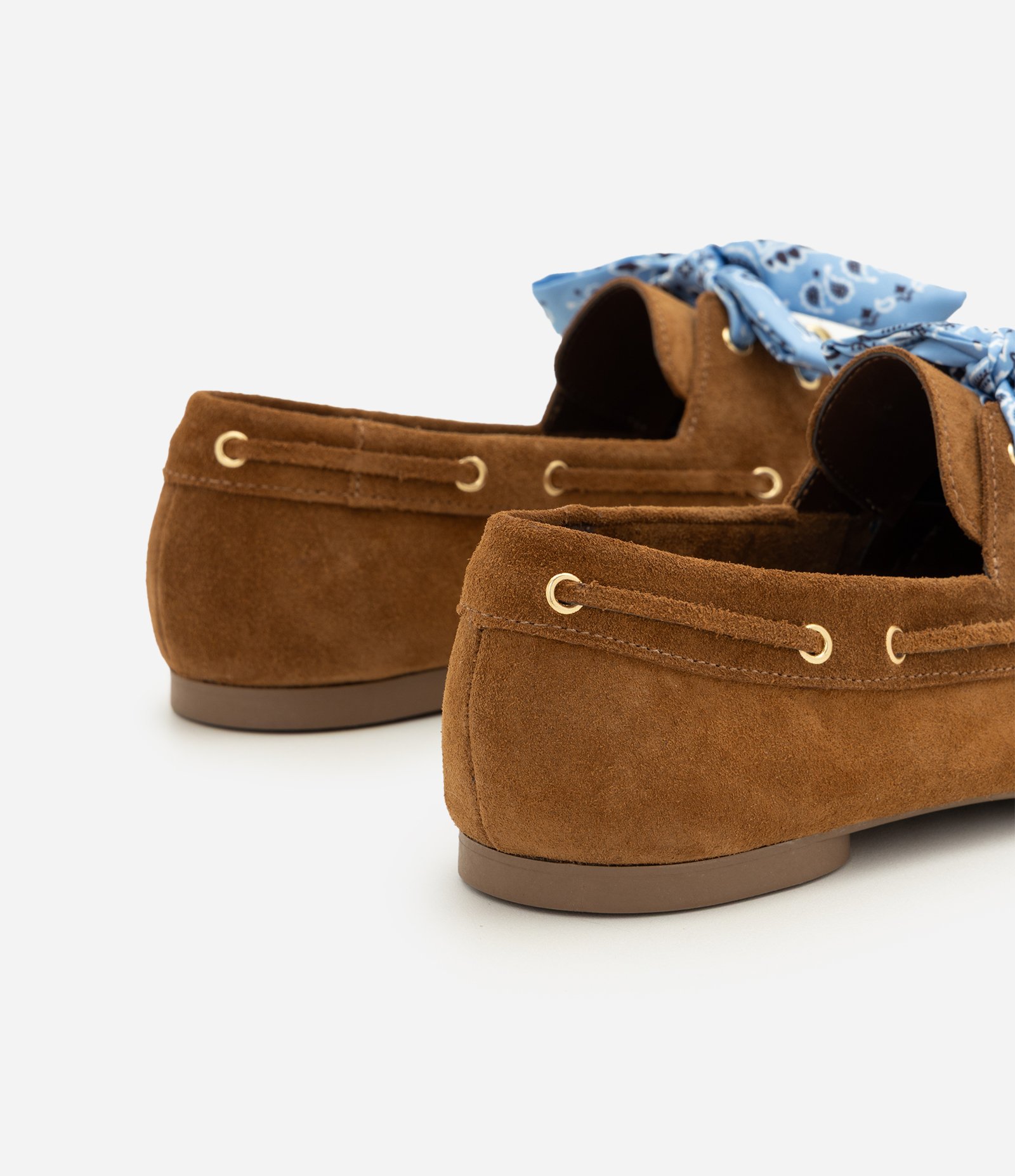 Mocassim em Couro com Lenço Bandana e Pingente Marrom 4