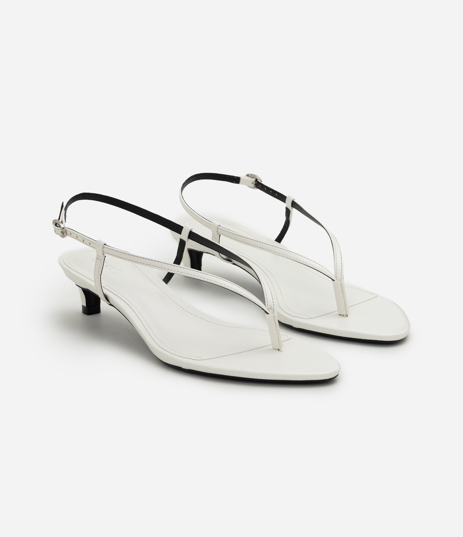 Sandália de Dedo com Bico Folha e Salto Kitten Heel Branco 2