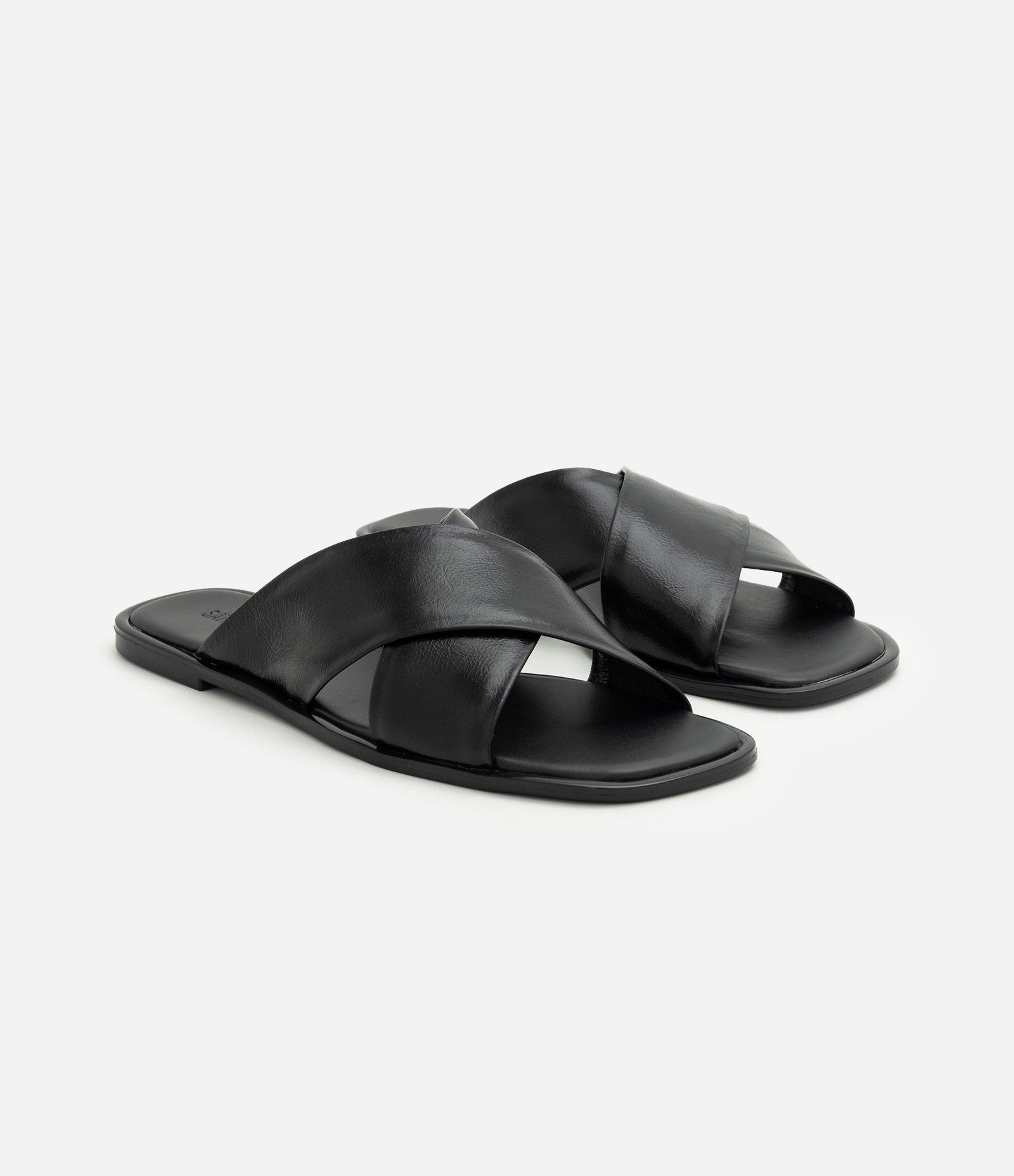 Rasteira Mule em Couro com Cabedal Transpassado Preto 2
