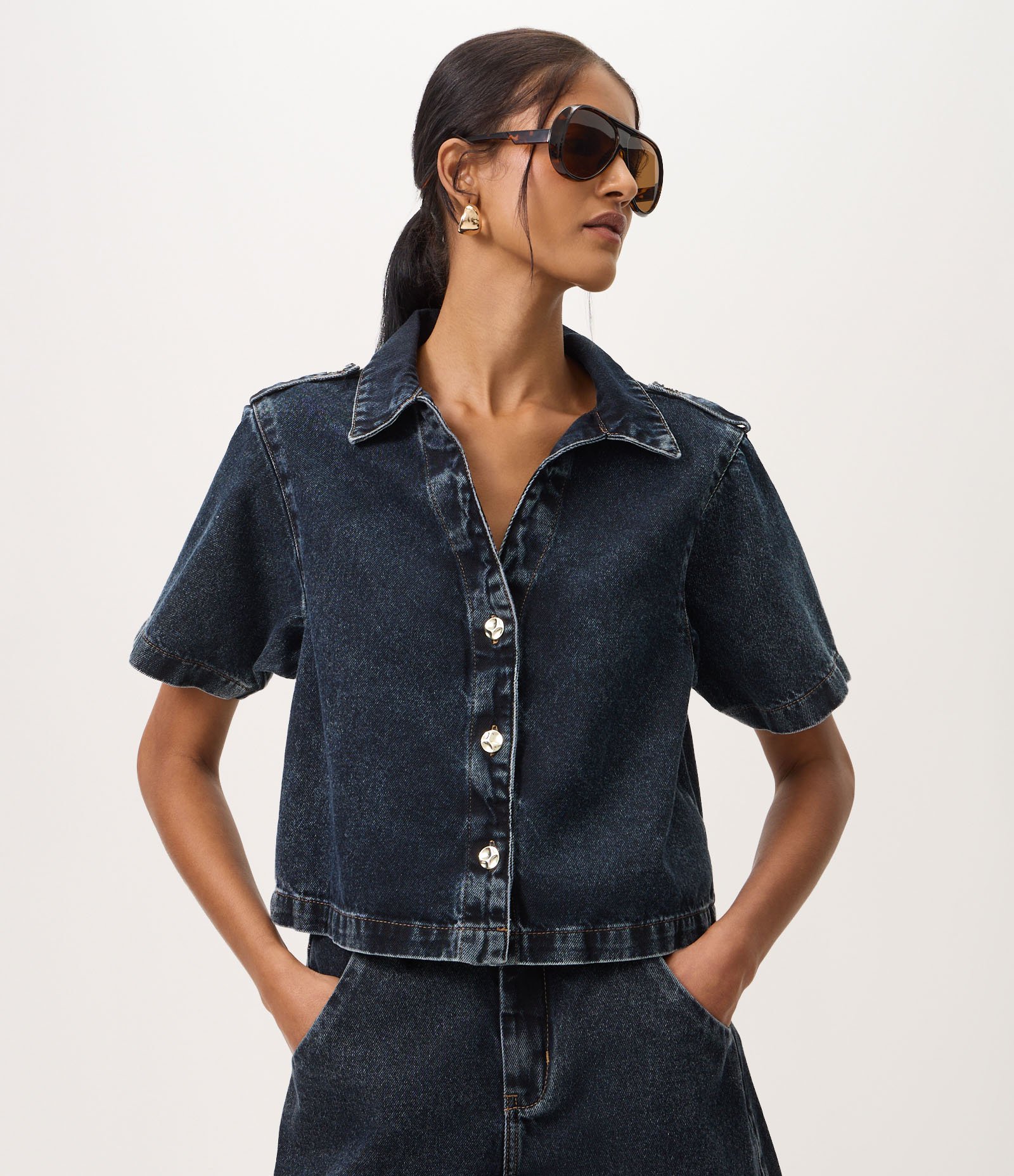 Camisa em Jeans com Martingale nos Ombros Azul 1