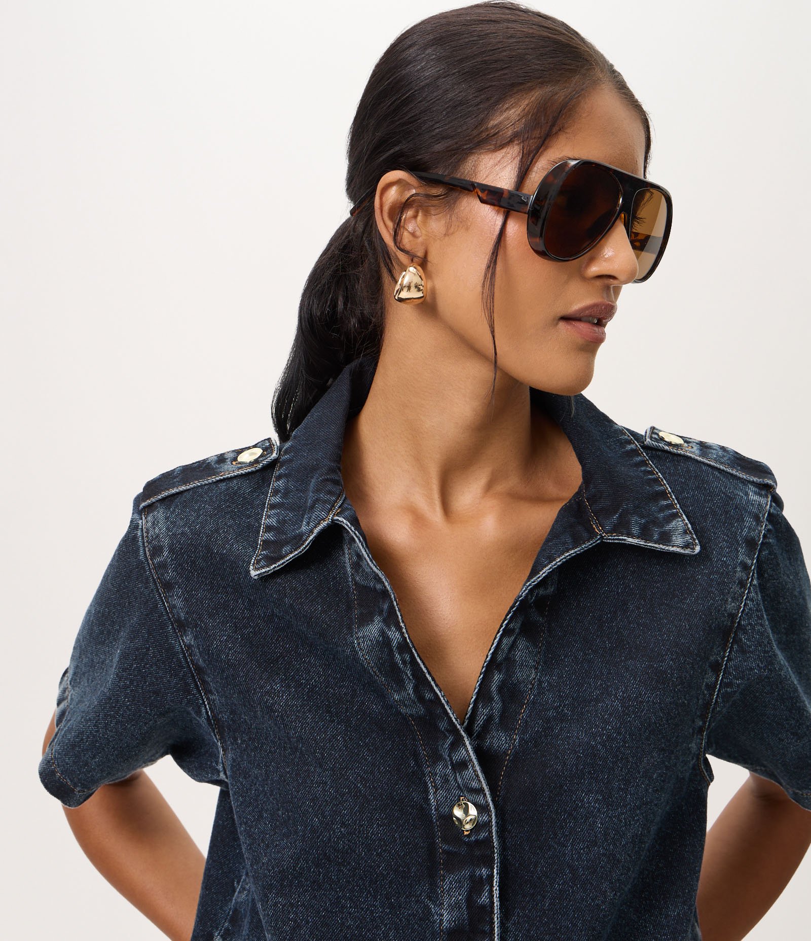 Camisa em Jeans com Martingale nos Ombros Azul 3