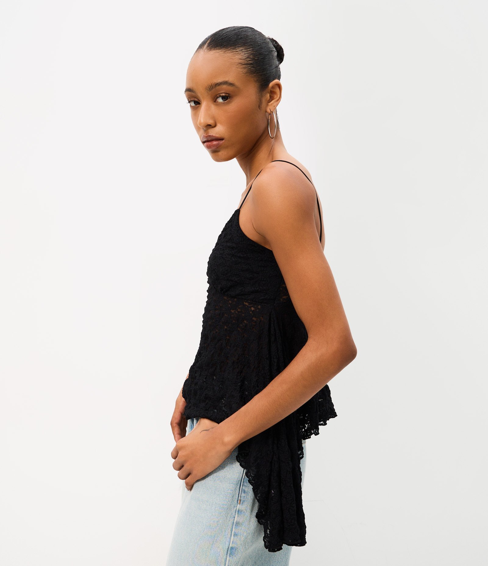 Blusa de Alcinha em Renda com Barra Assimétrica com Pontas Preto 1
