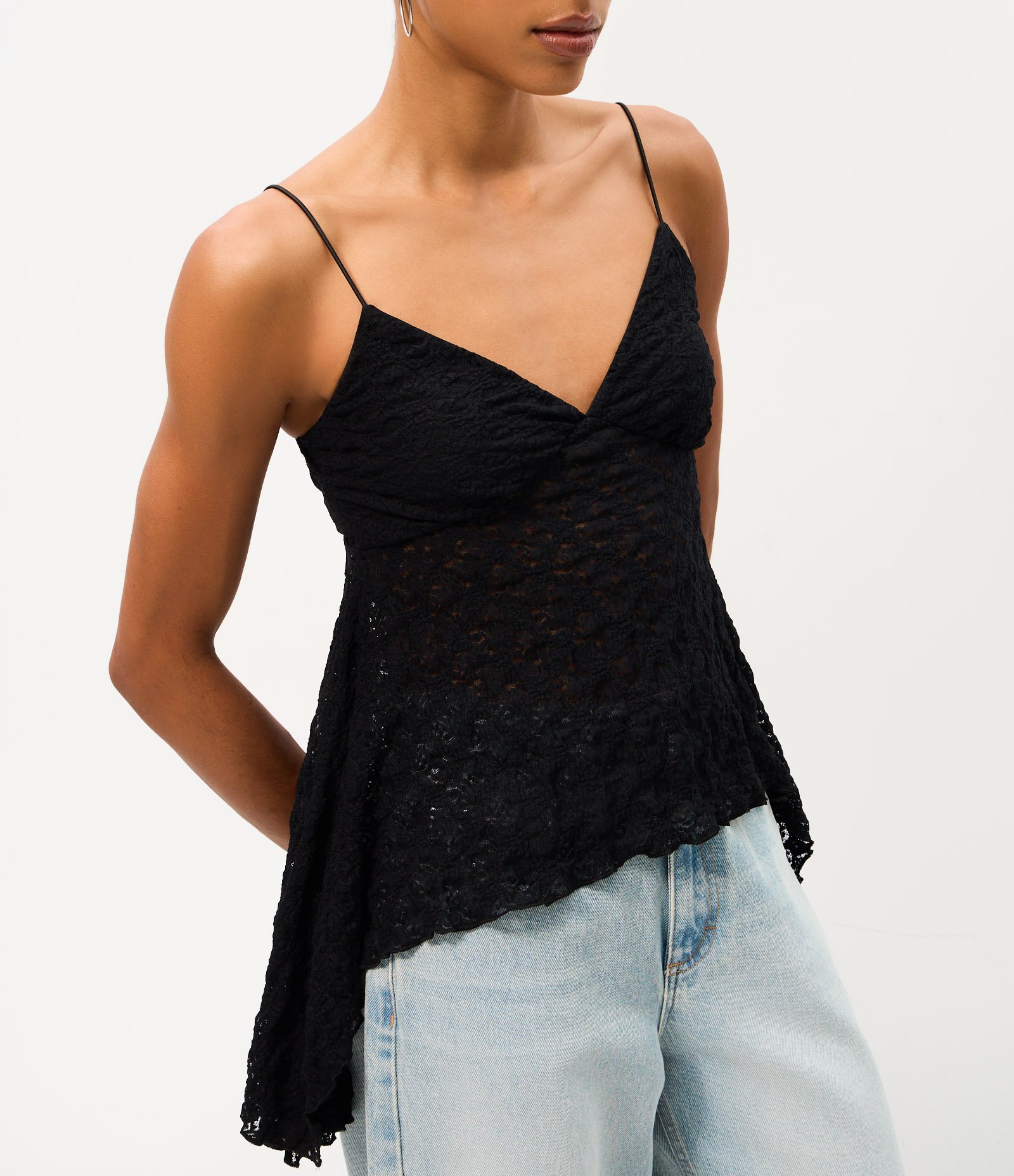 Blusa de Alcinha em Renda com Barra Assimétrica com Pontas Preto 3