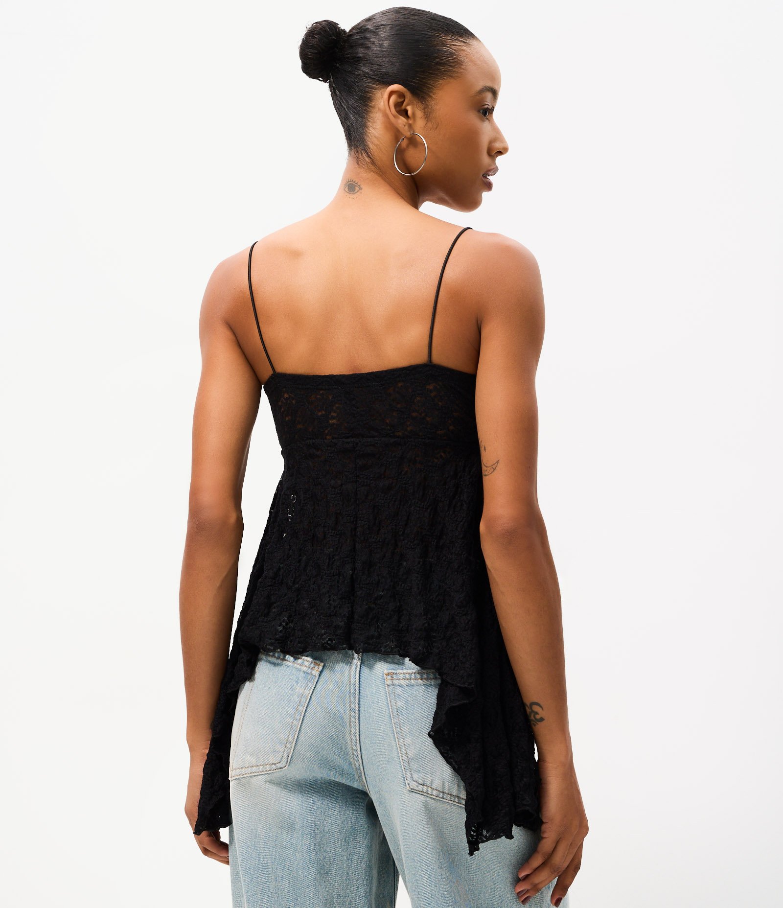 Blusa de Alcinha em Renda com Barra Assimétrica com Pontas Preto 4