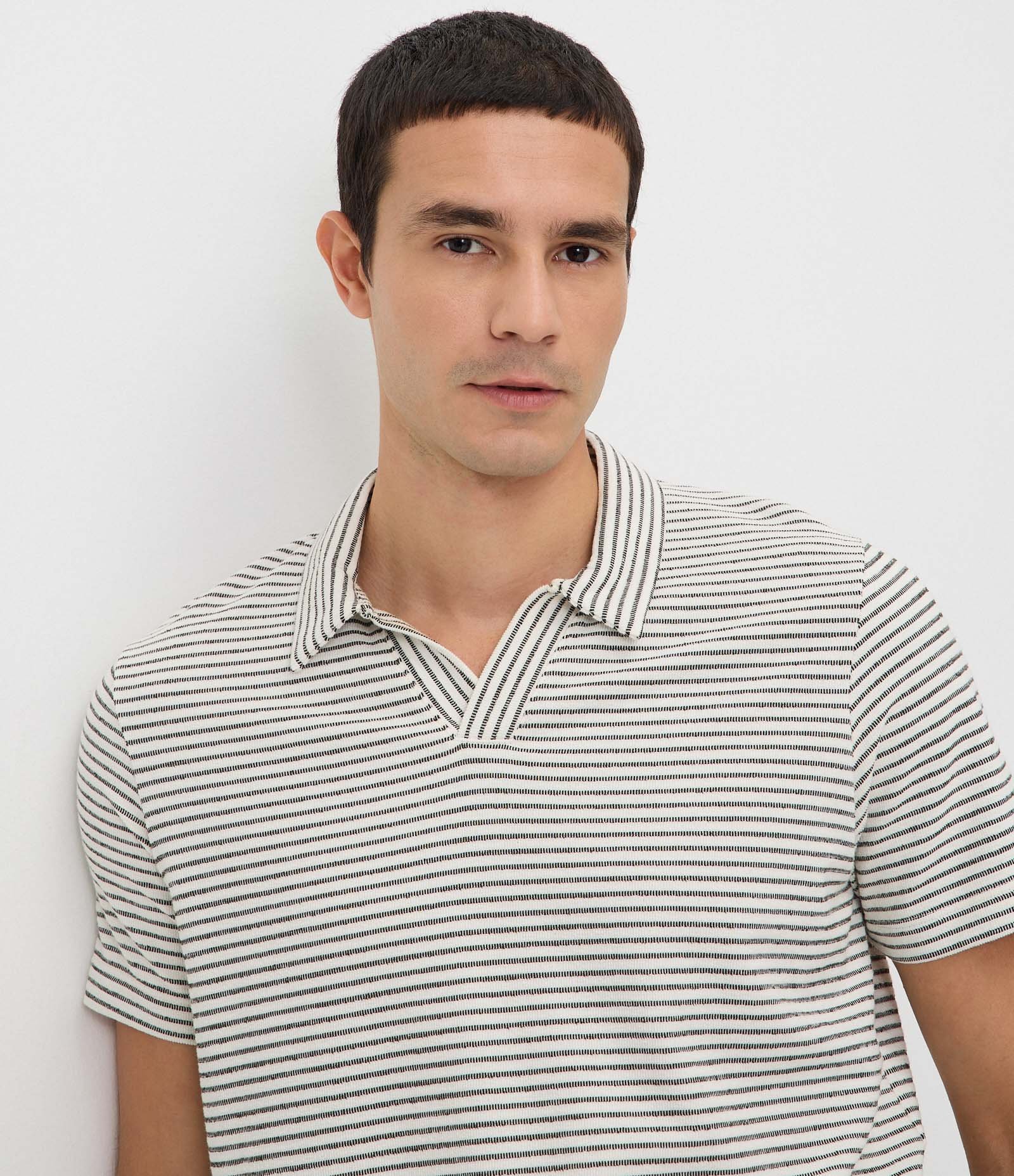 Camiseta Polo com Estampa Listrada Branco 4
