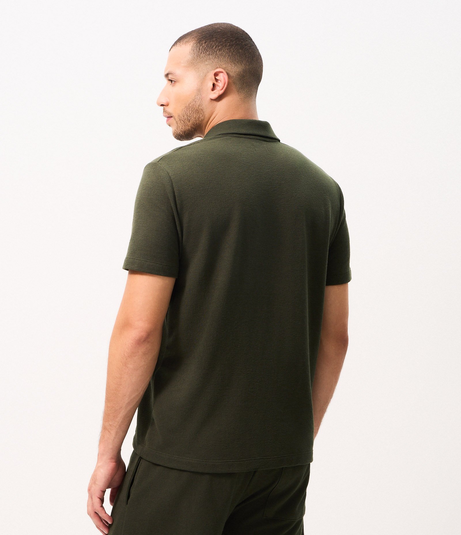 Polo Regular com Decote V Verde 3