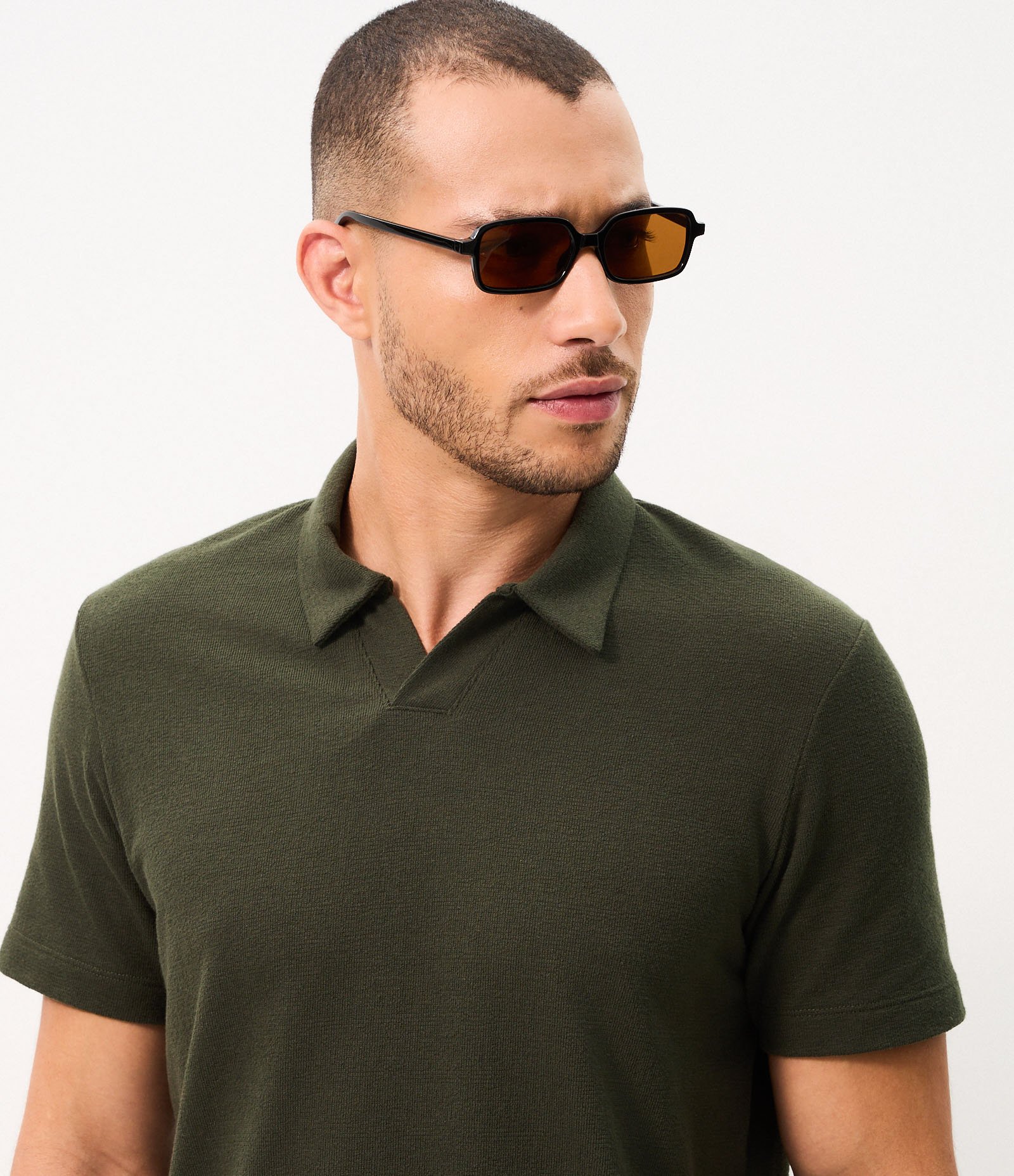 Polo Regular com Decote V Verde 4