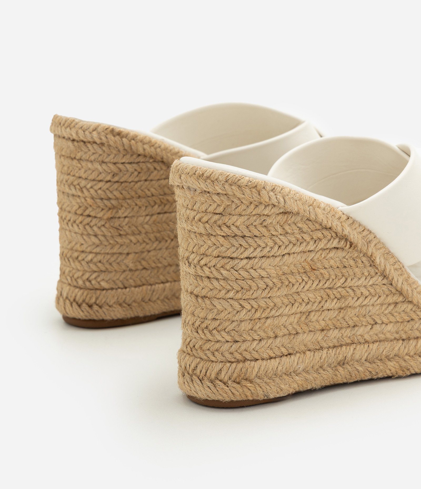 Sandália Mule em PU com Tiras Transpassadas e Salto Anabela Off White 4
