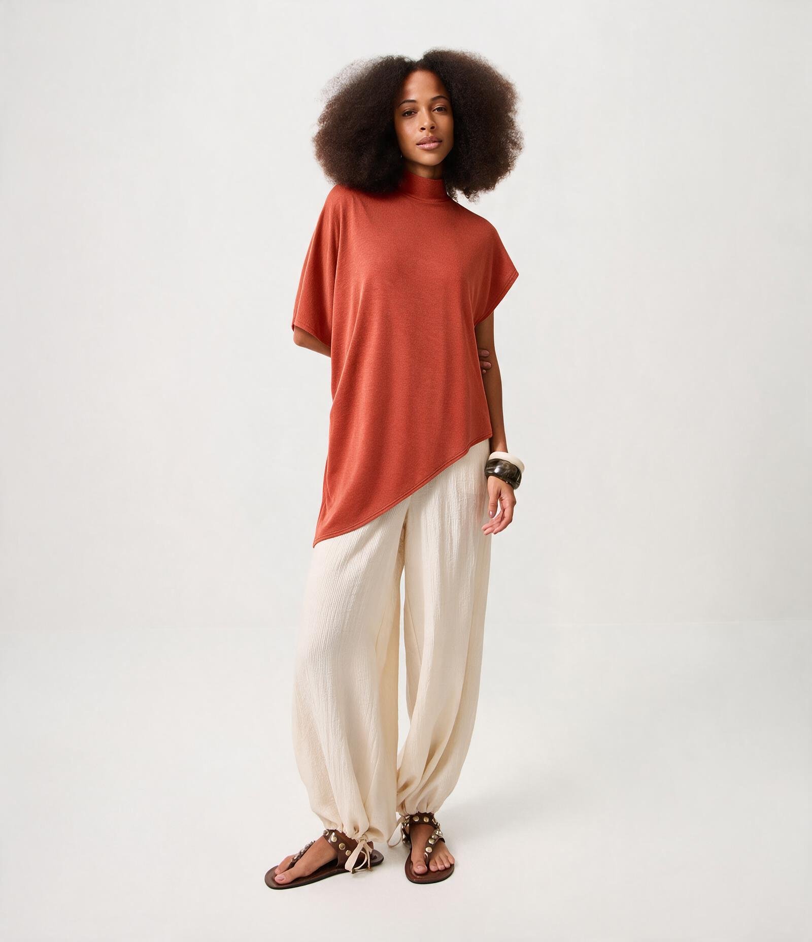 Blusa Assimétrica em Malha com Gola Alta Laranja 1