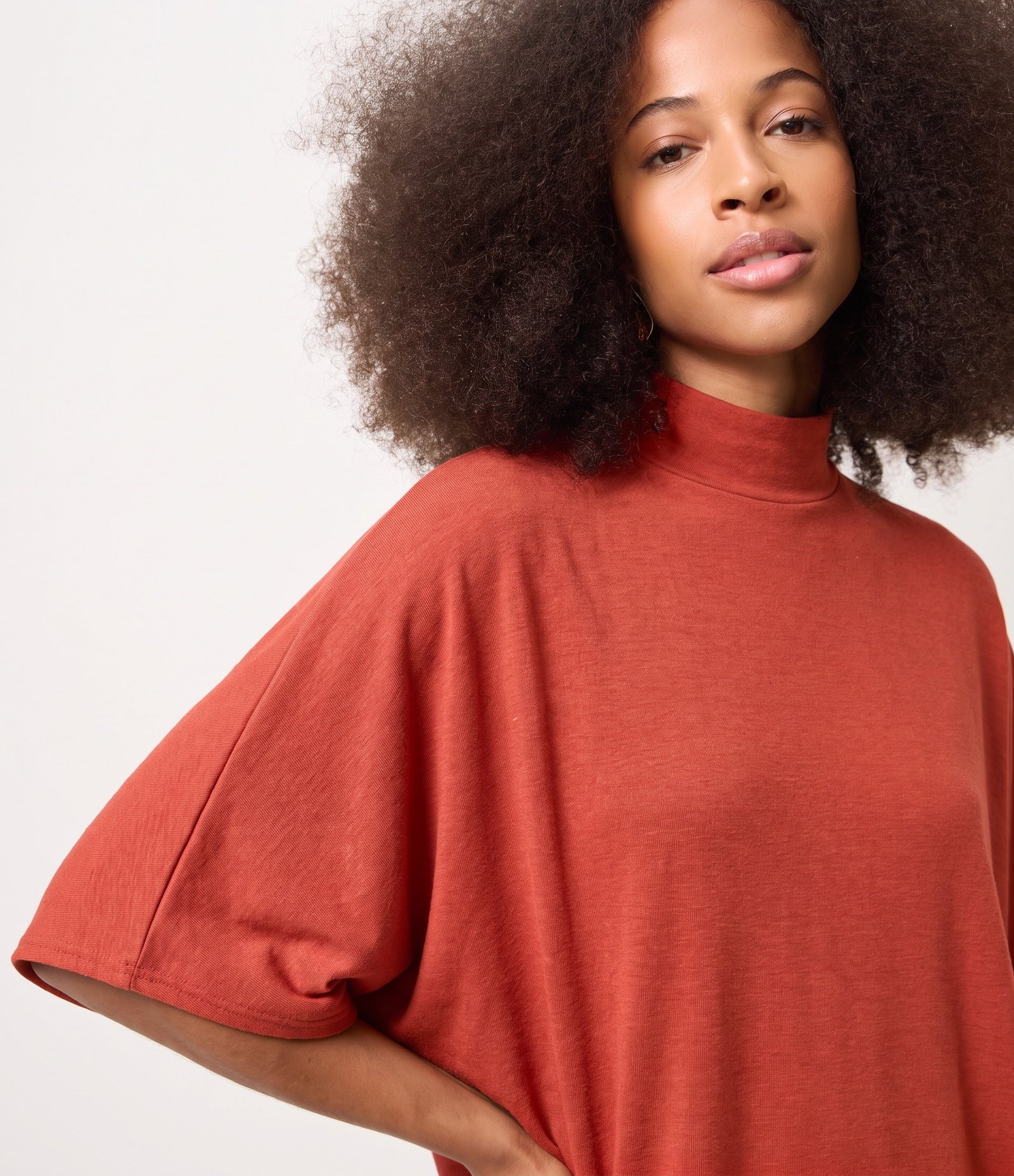 Blusa Assimétrica em Malha com Gola Alta Laranja 2