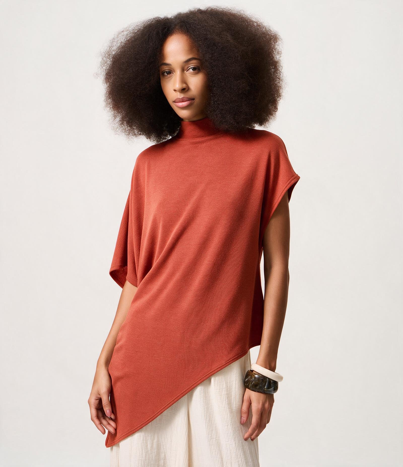 Blusa Assimétrica em Malha com Gola Alta Laranja 3