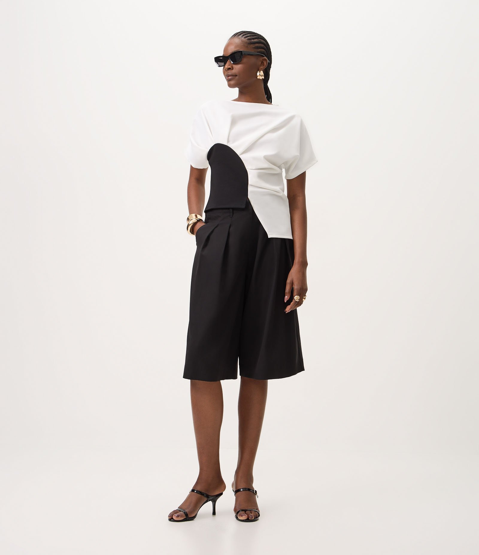 Blusa com Pregas Assimétricas e Recorte Contrastante Branco 2
